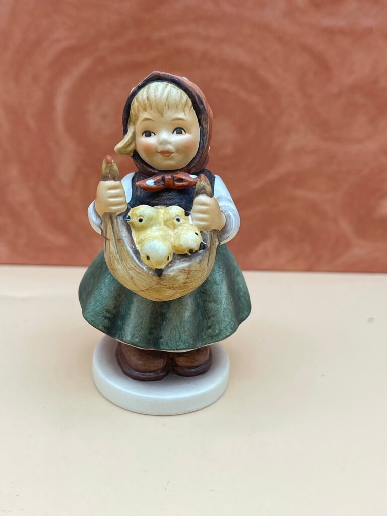 Hummel Figur 385 4/0 Kükenliesl 8 cm. 1 Wahl. Top Zustand