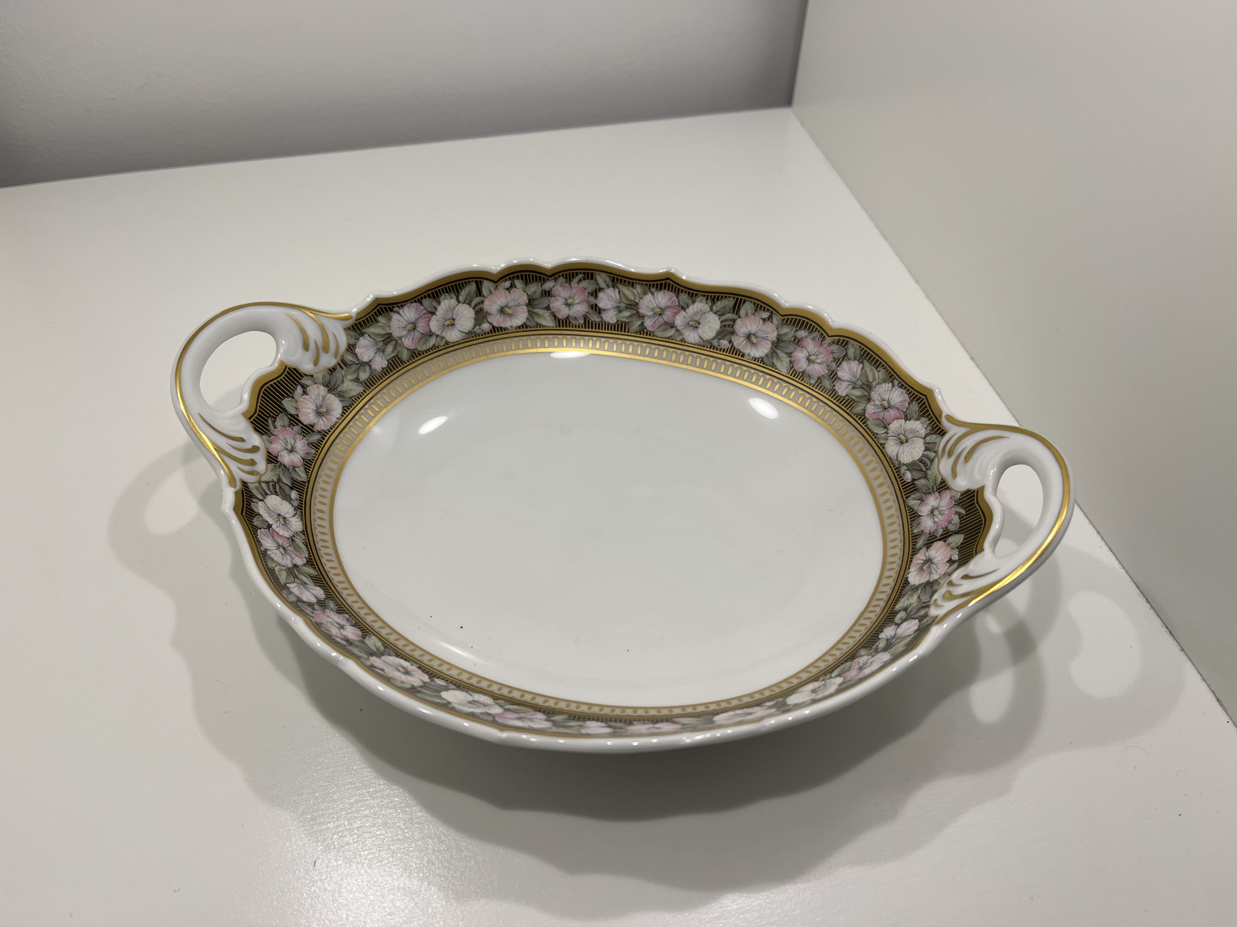 Kaiser Porzellan Servierschüssel 16 x 21 cm. Top Zustand Kaiser Porzellan Servierschüssel 16 x 21 cm. Top Zustand