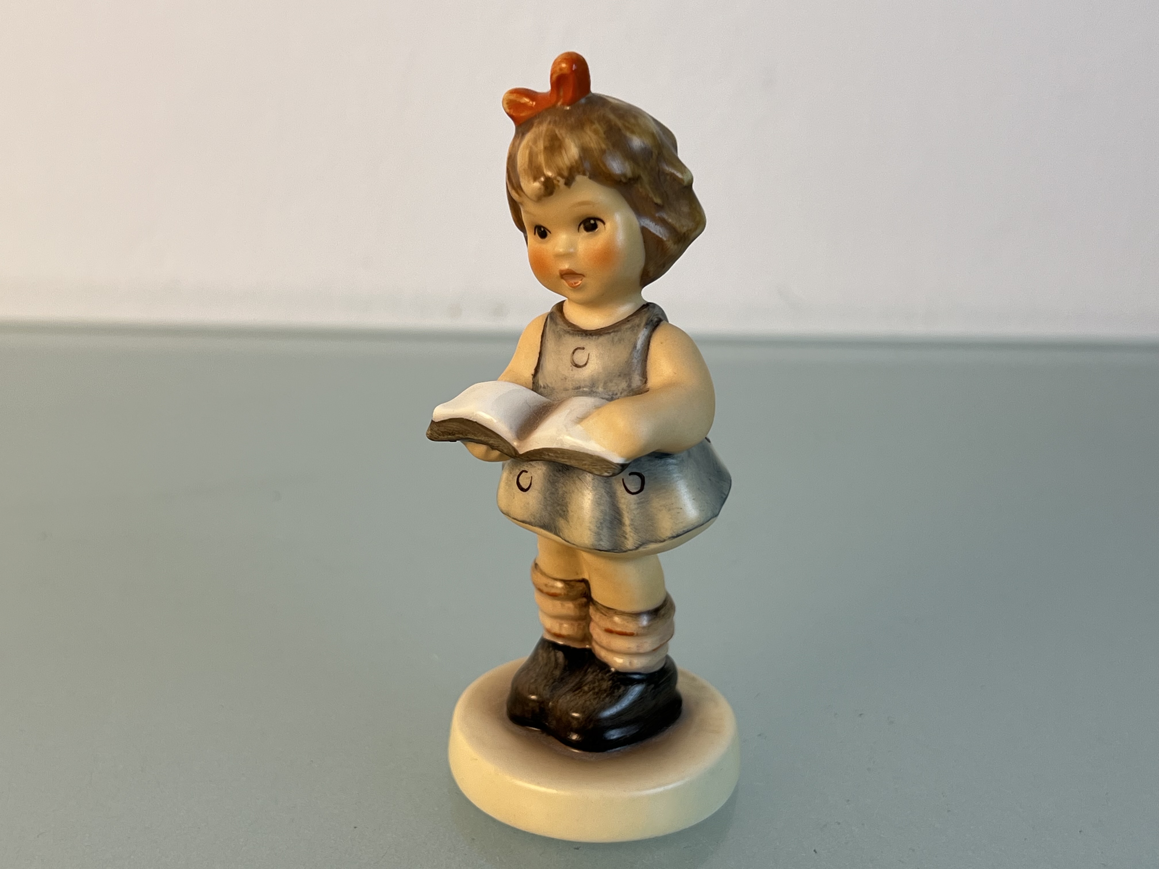 Hummel Figur 2051/A Hör zu 9,5 cm. 2 Wahl - Top Zustand 