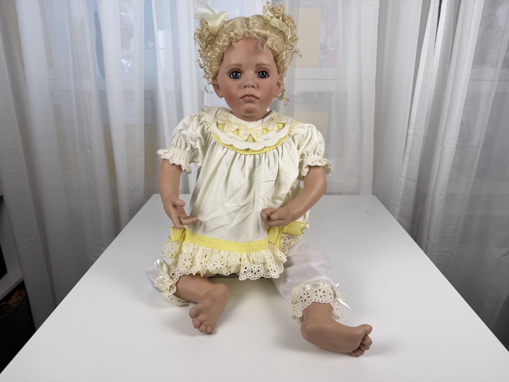Künstlerpuppe Susan Lippl Porzellan Puppe 72 cm Top Zustand