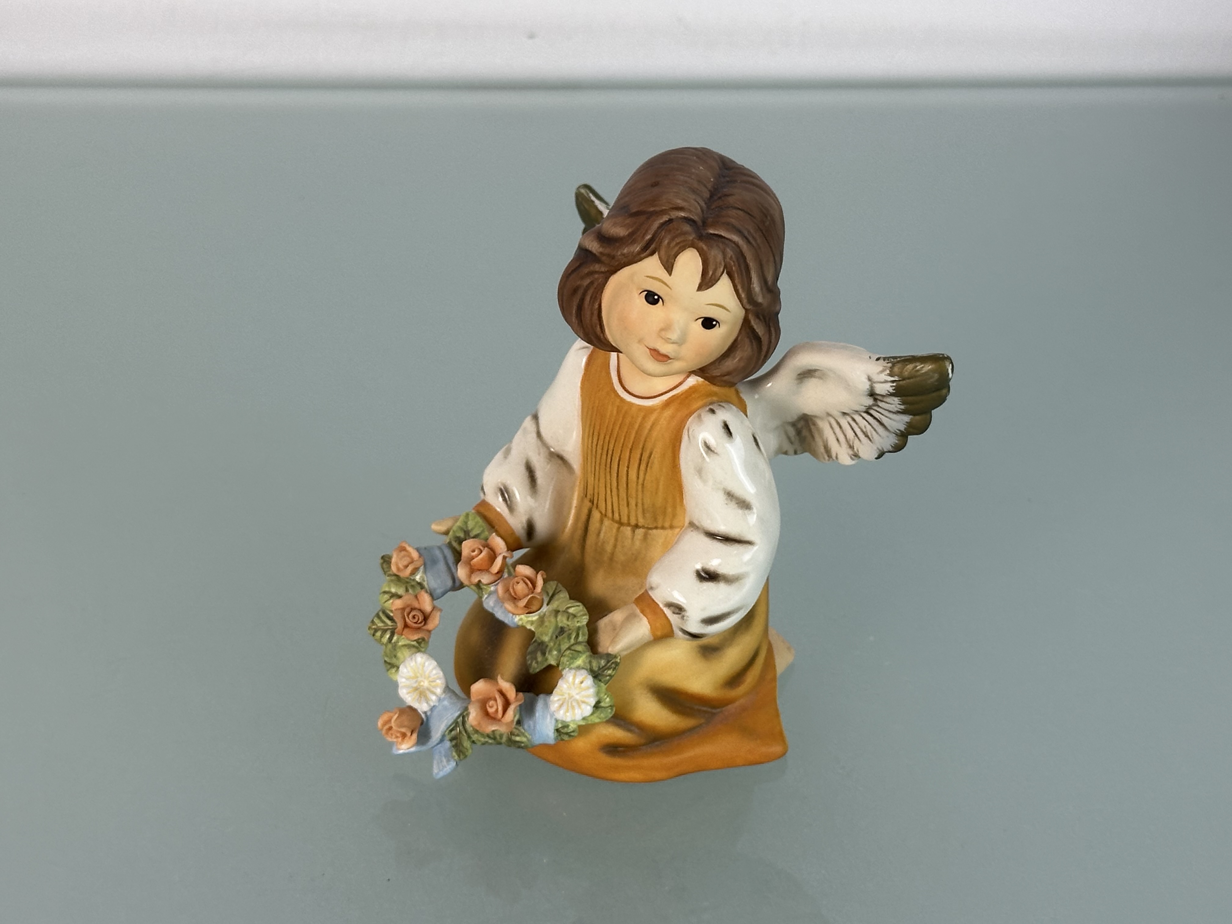 Goebel Engel 41218 mit Blumenkranz 11cm - Top Zustand 1.Wahl