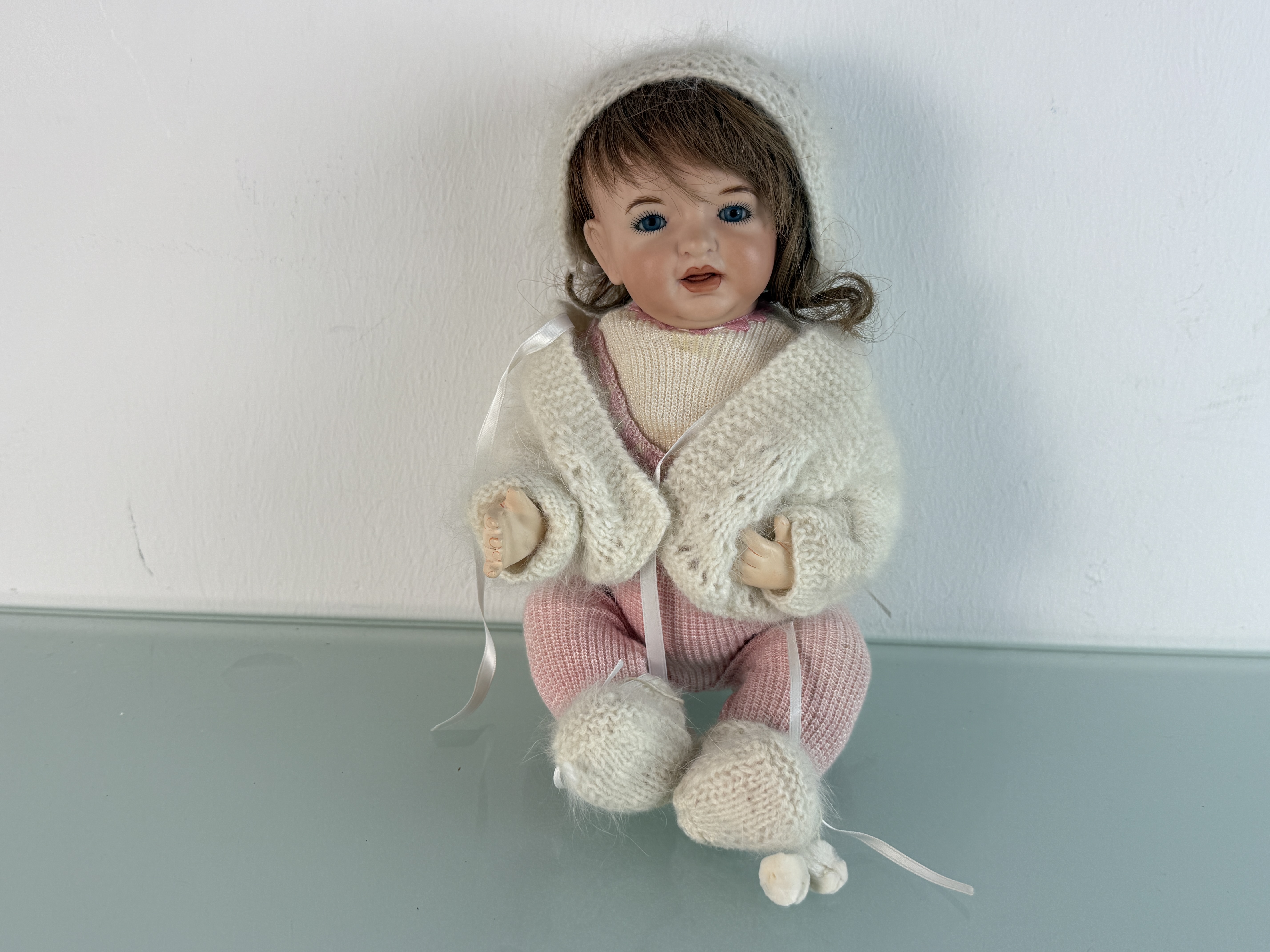 Künstlerpuppe Sammler Porzellankopf Puppe 32 cm Zustand Siehe Fotos.   