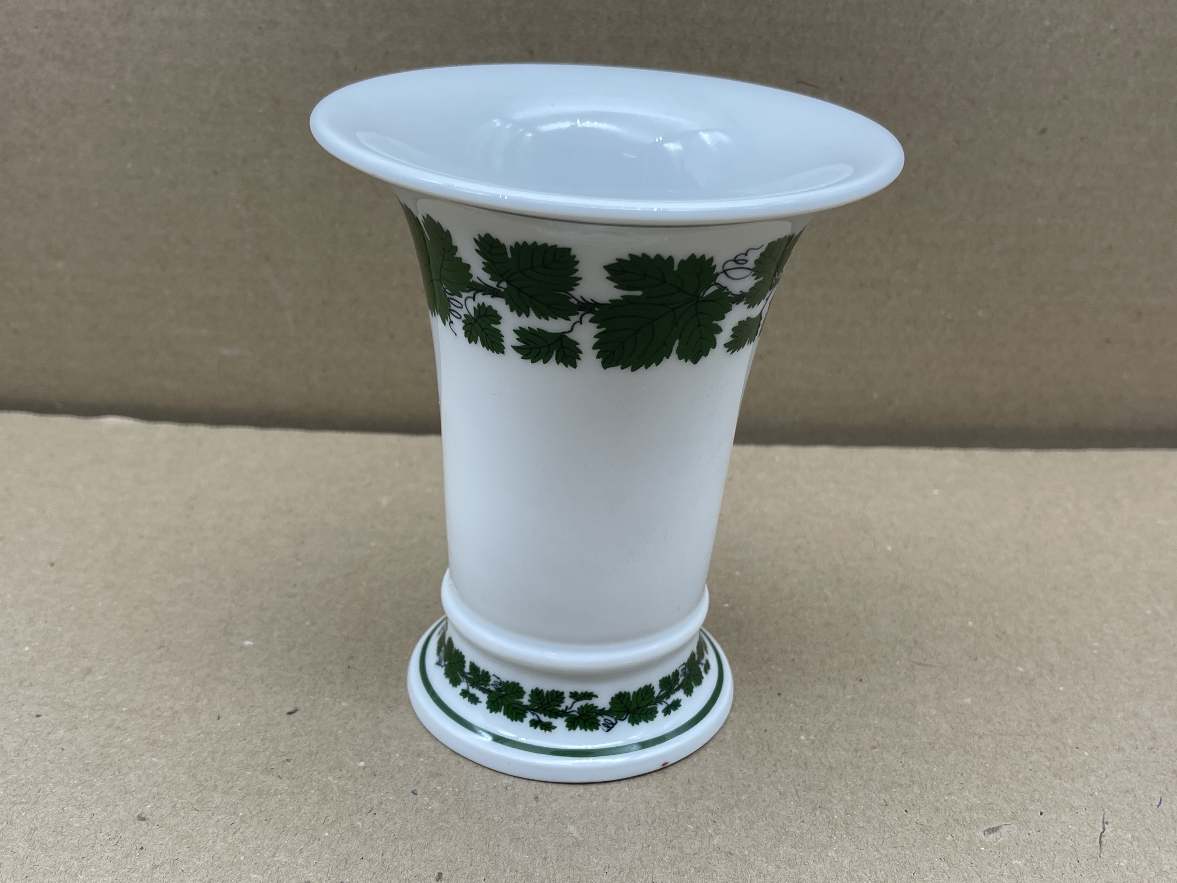 Meissen Vase Trompetenvase Höhe: ca. 13,5.  Ø: ca. 11,5 cm. 1 Wahl - Top Zustand    Meissen Vase Trompetenvase Höhe: ca. 13,5.  Ø: ca. 11,5 cm. 1 Wahl - Top Zustand