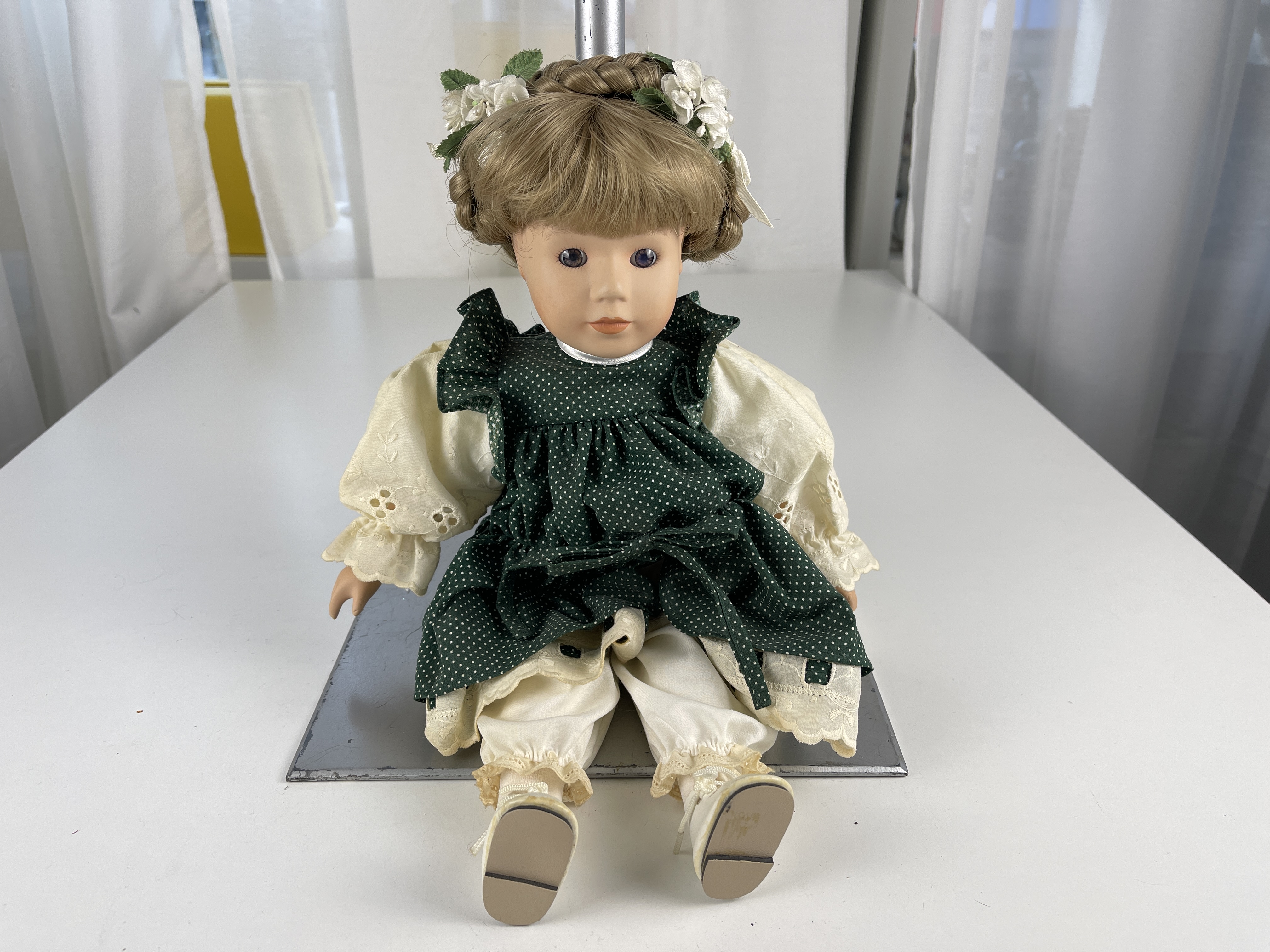 Porzellan Sammler Puppe 39 cm. Zustand siehe Fotos Raucherhaushalt 