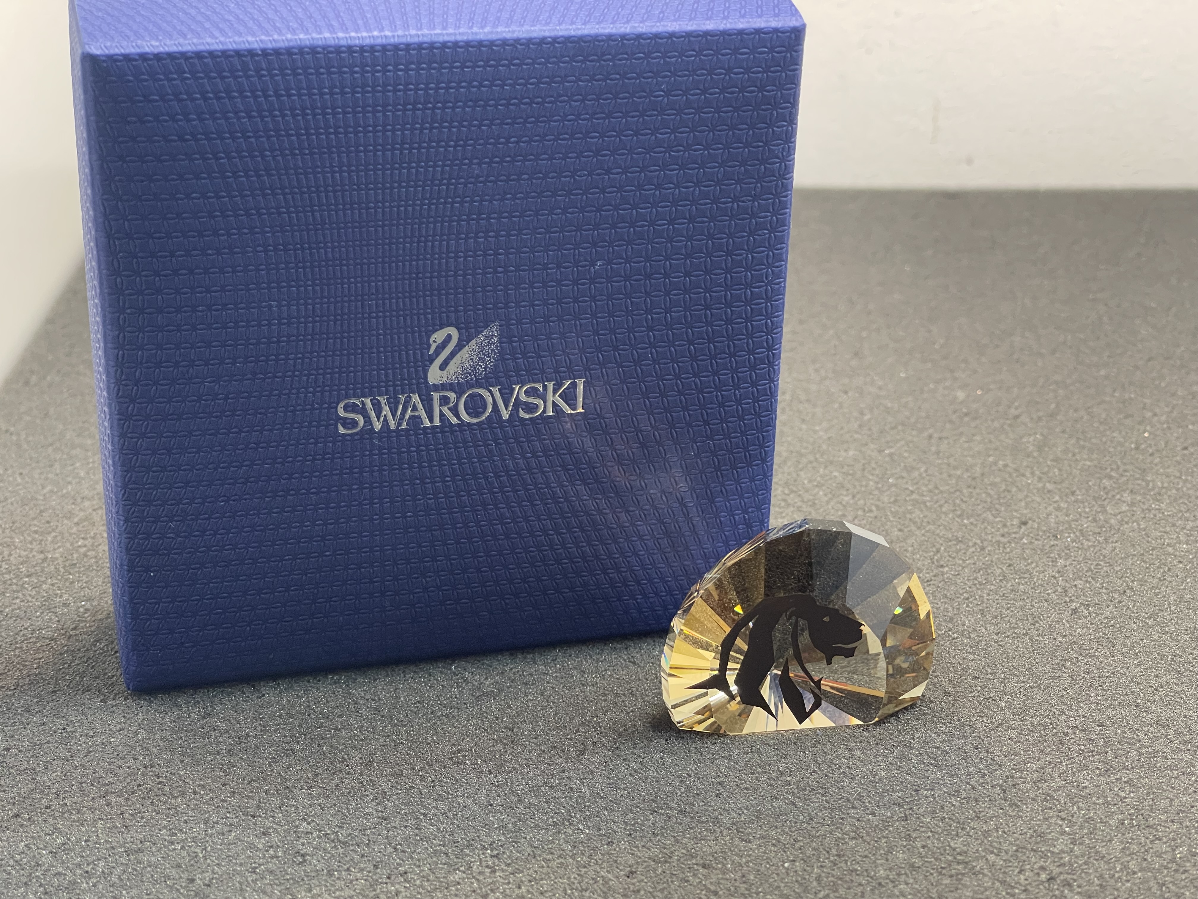 Swarovski Figur 5135901 Briefbeschwerer Akili 4 cm. Ovp & Zertifikat. Top Zustand  