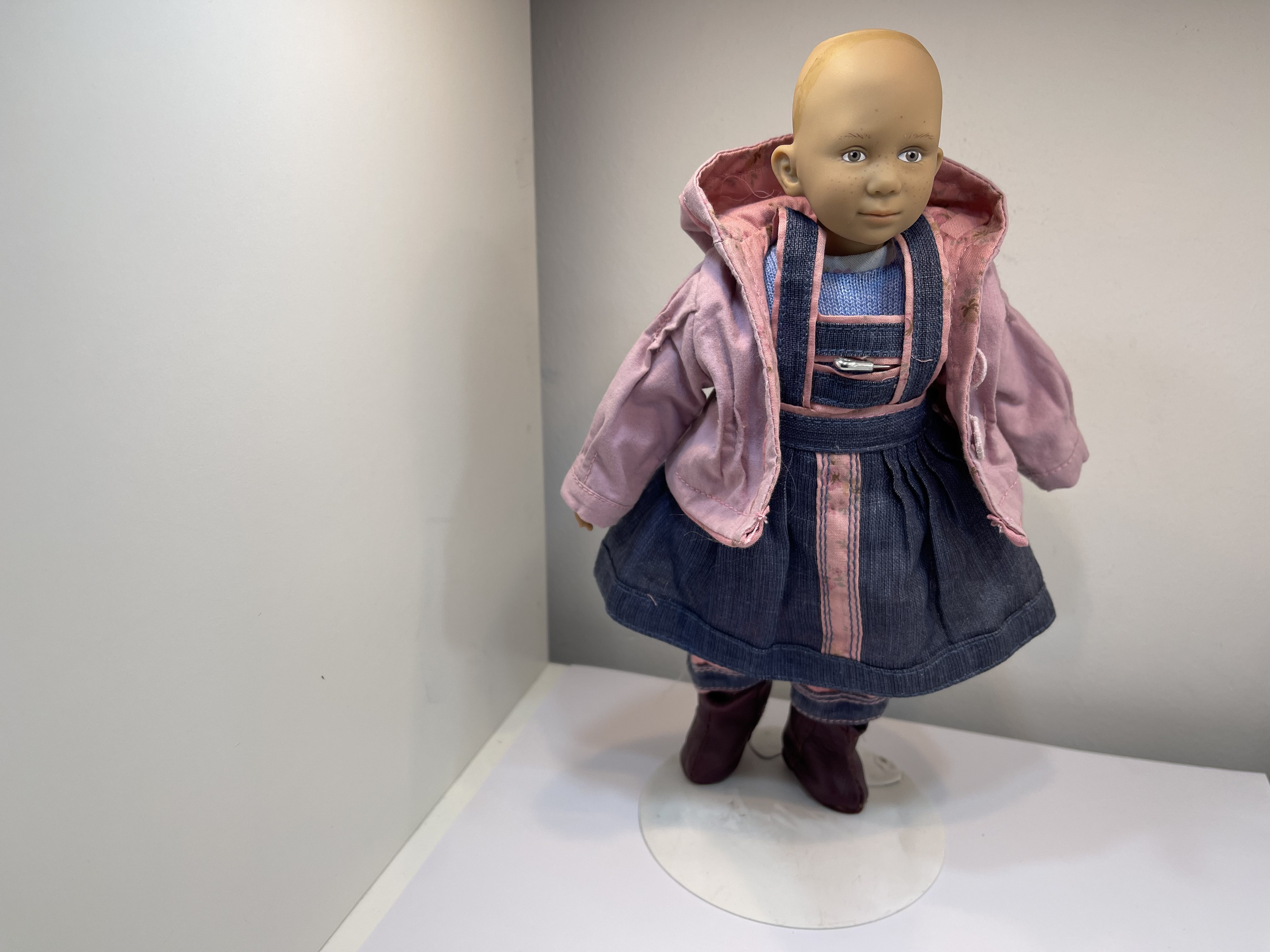 Annette Himstedt Puppe Club Mini 27 cm. Zustand  siehe Fotos 