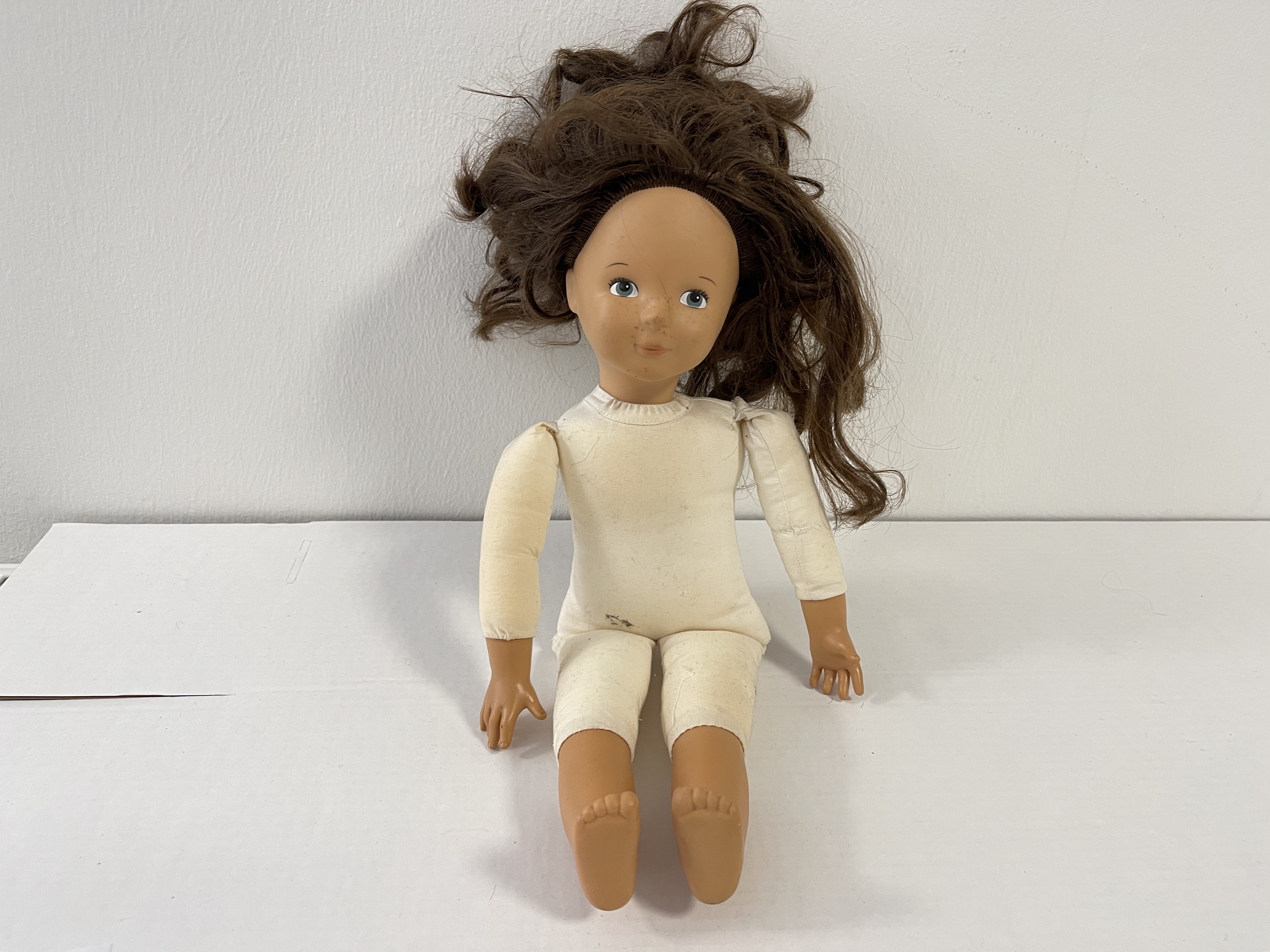 Künstlerpuppe Vinyl Puppe 45 cm Zustand siehe Fotos  