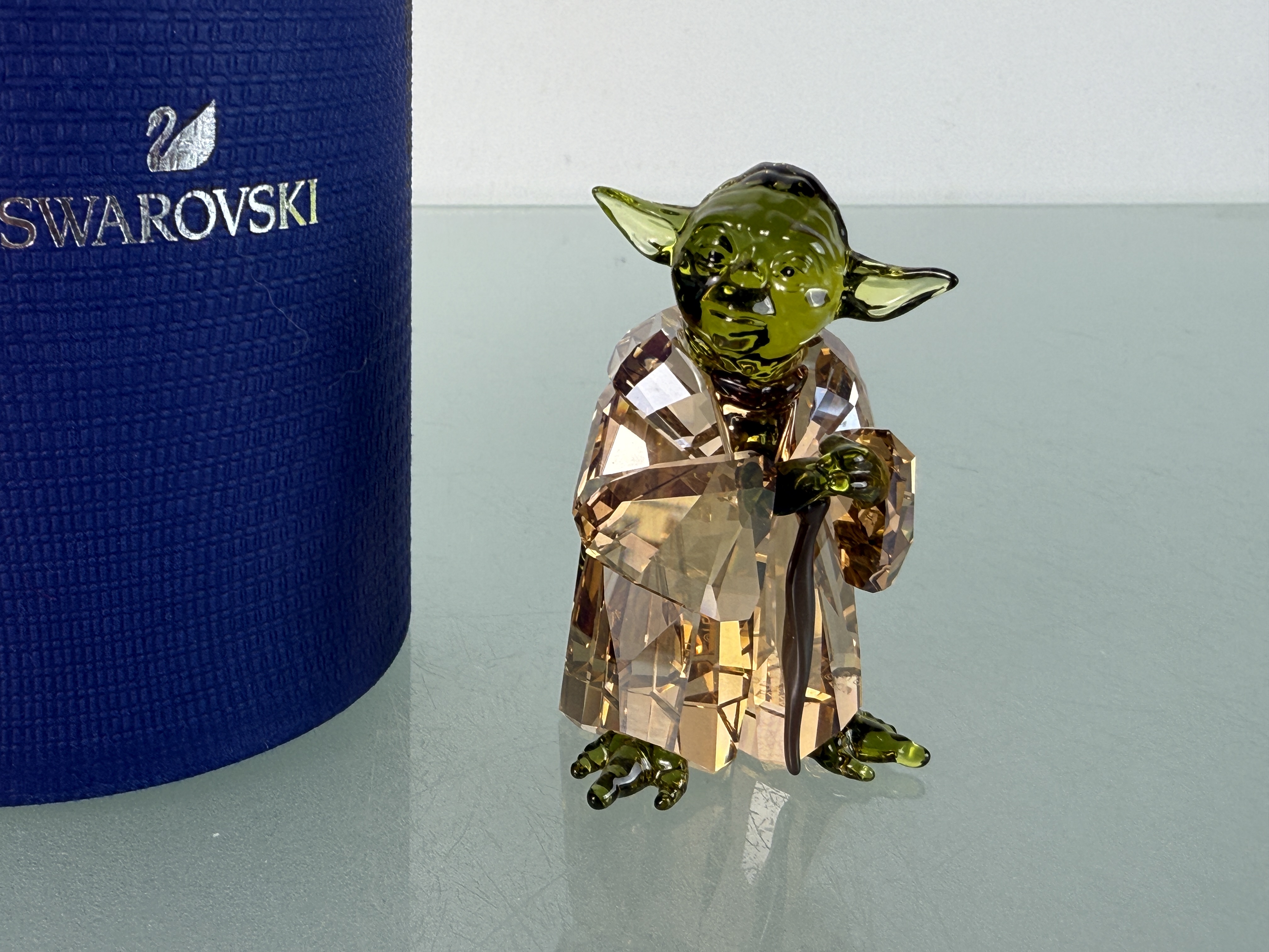 Swarovski Figur 5393456 Disney Star Wars Master Yoda  Kiste + Zertifikat Top Zustand 6.2 x 3.7 x 3.4 cm