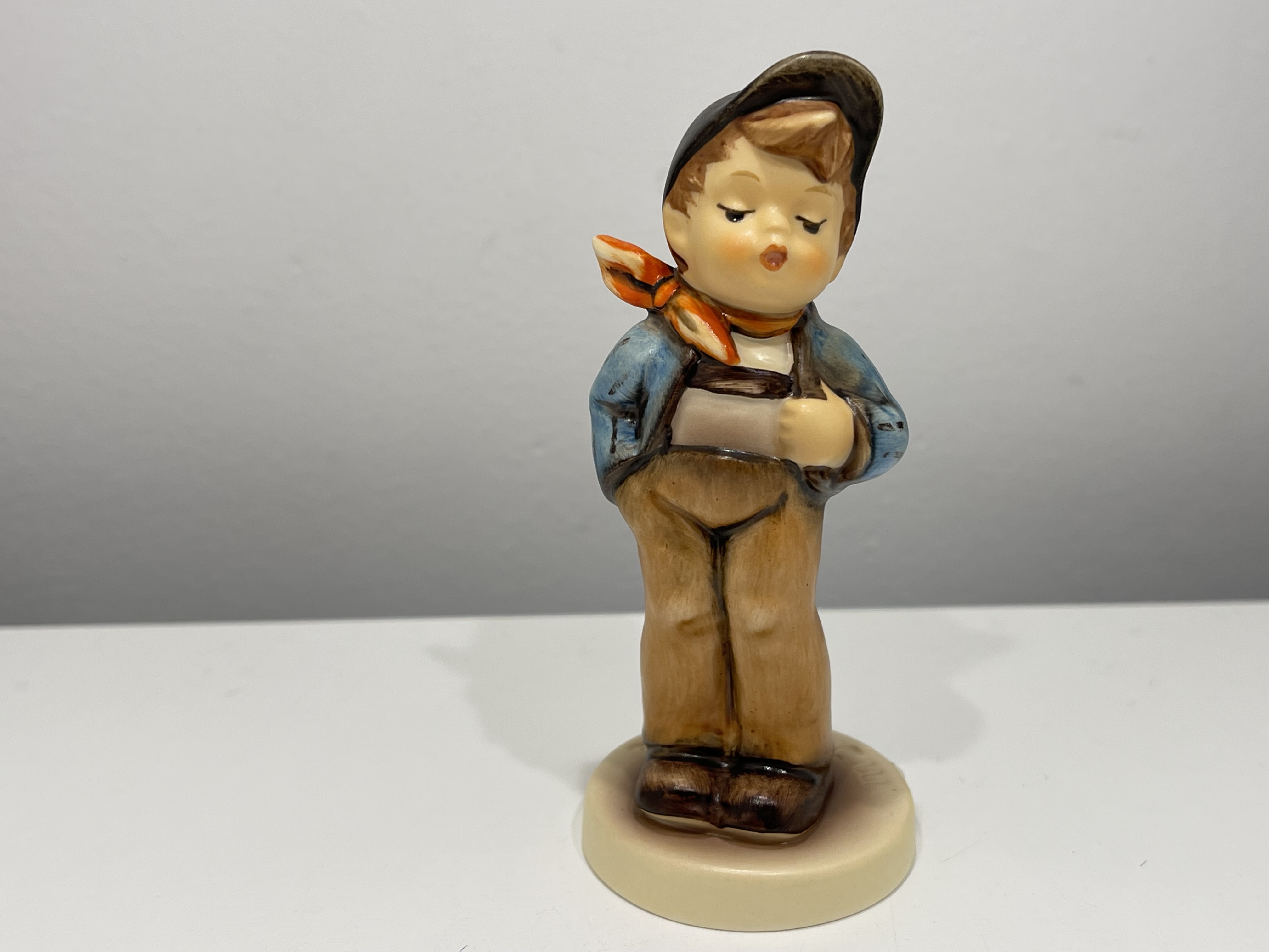 Hummel Figur 560 Ein fröhlicher Gesell 9,8 cm. 1 Wahl - Top Zustand     