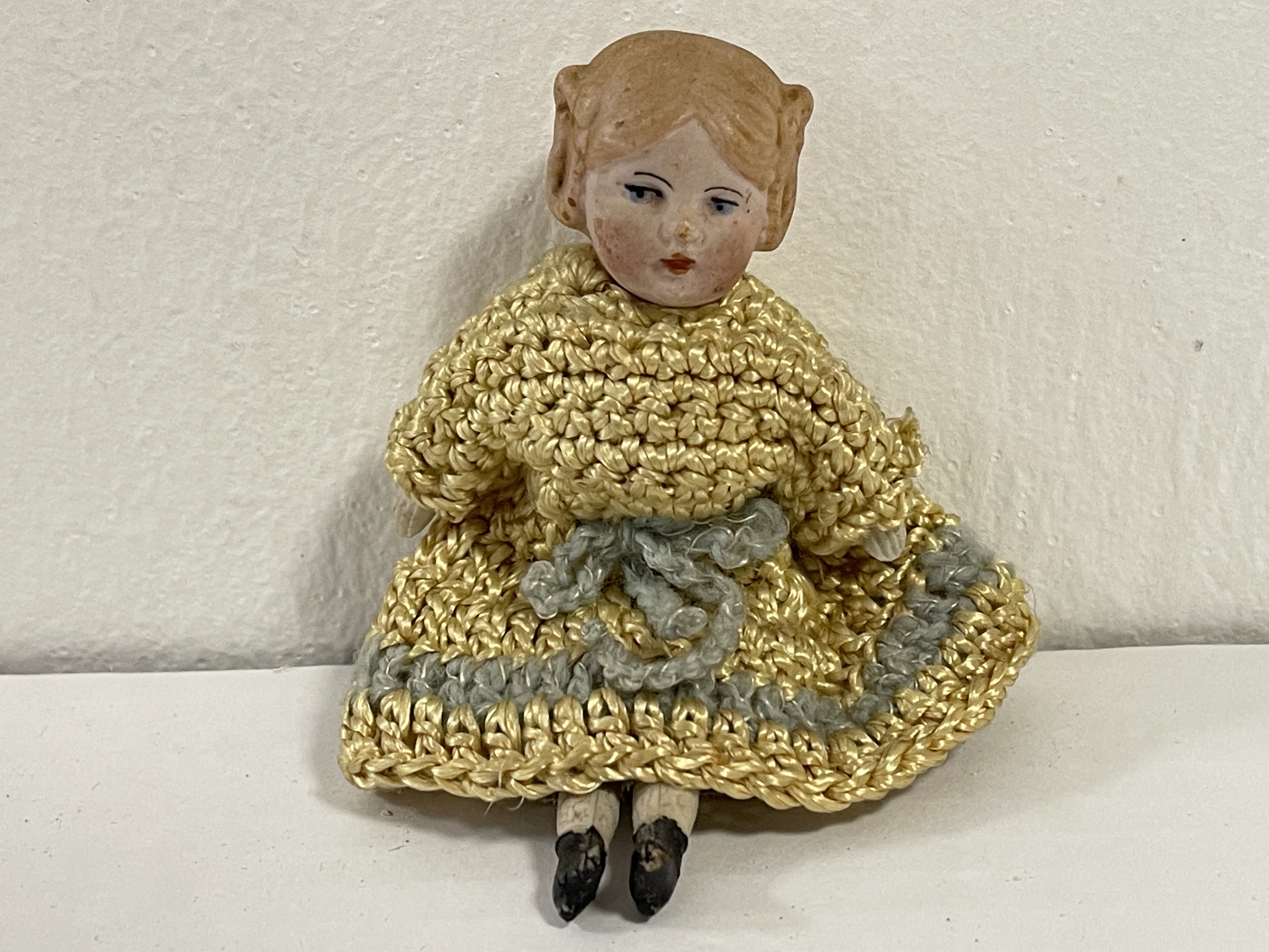 Künstlerpuppe Alte Puppe Porzellankopf 11 cm. Zustand siehe Fotos   