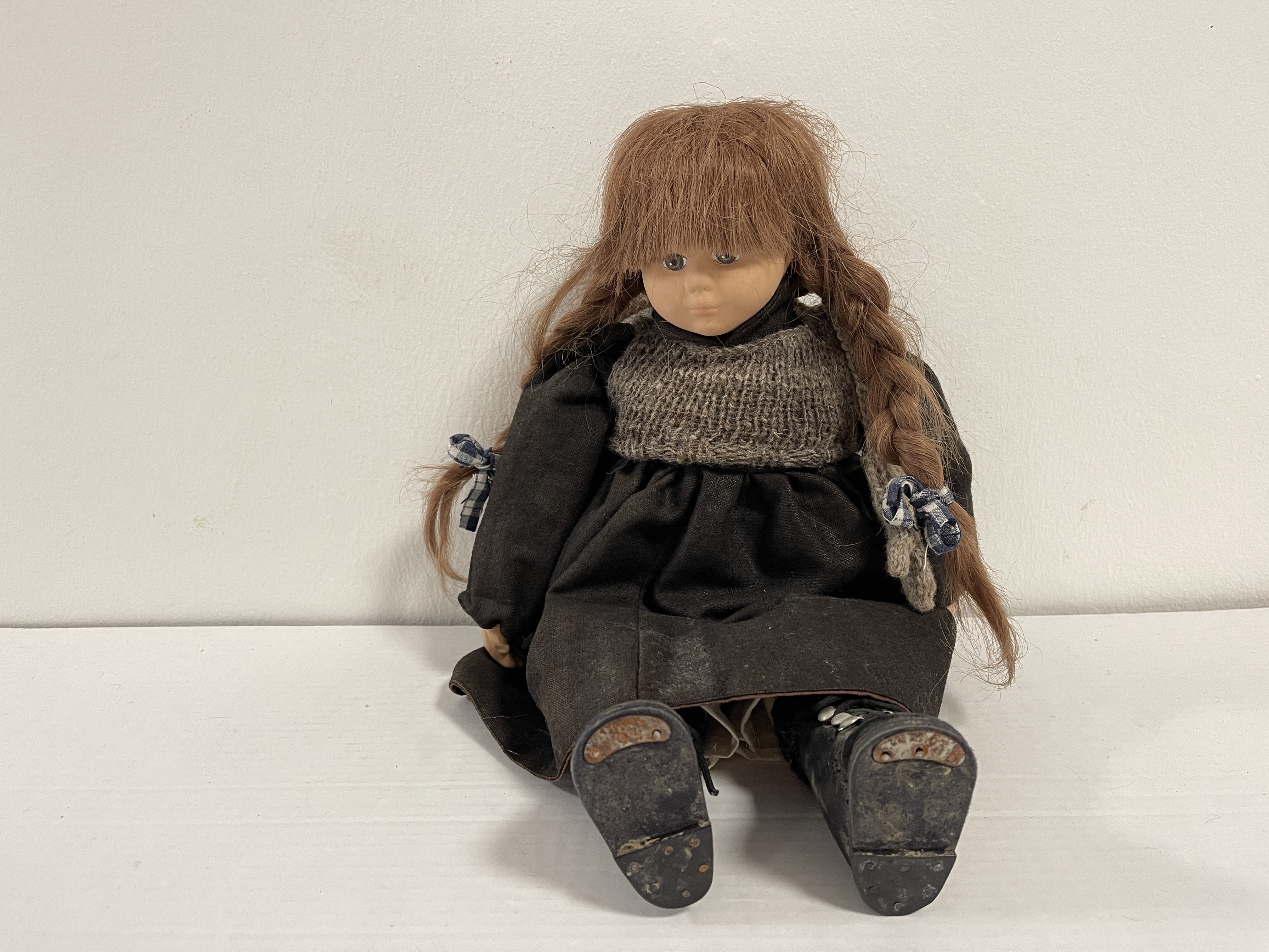 Künstlerpuppe Porzellan Puppe  45 cm Zustand siehe Fotos.   