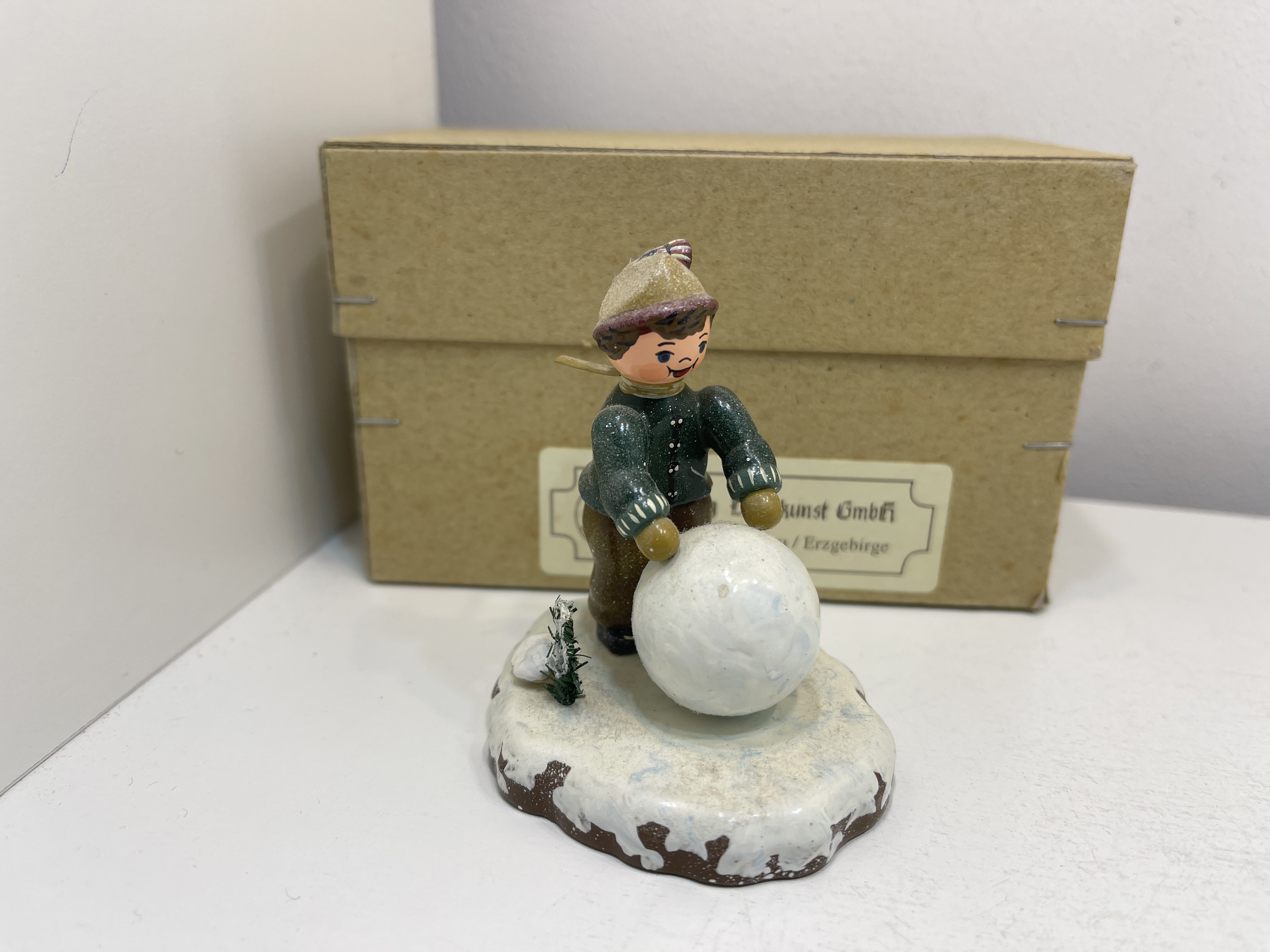 Erzgebirge Sammler Figur Hubrig 6 x 7,5 cm + OVP. Top Zustand    