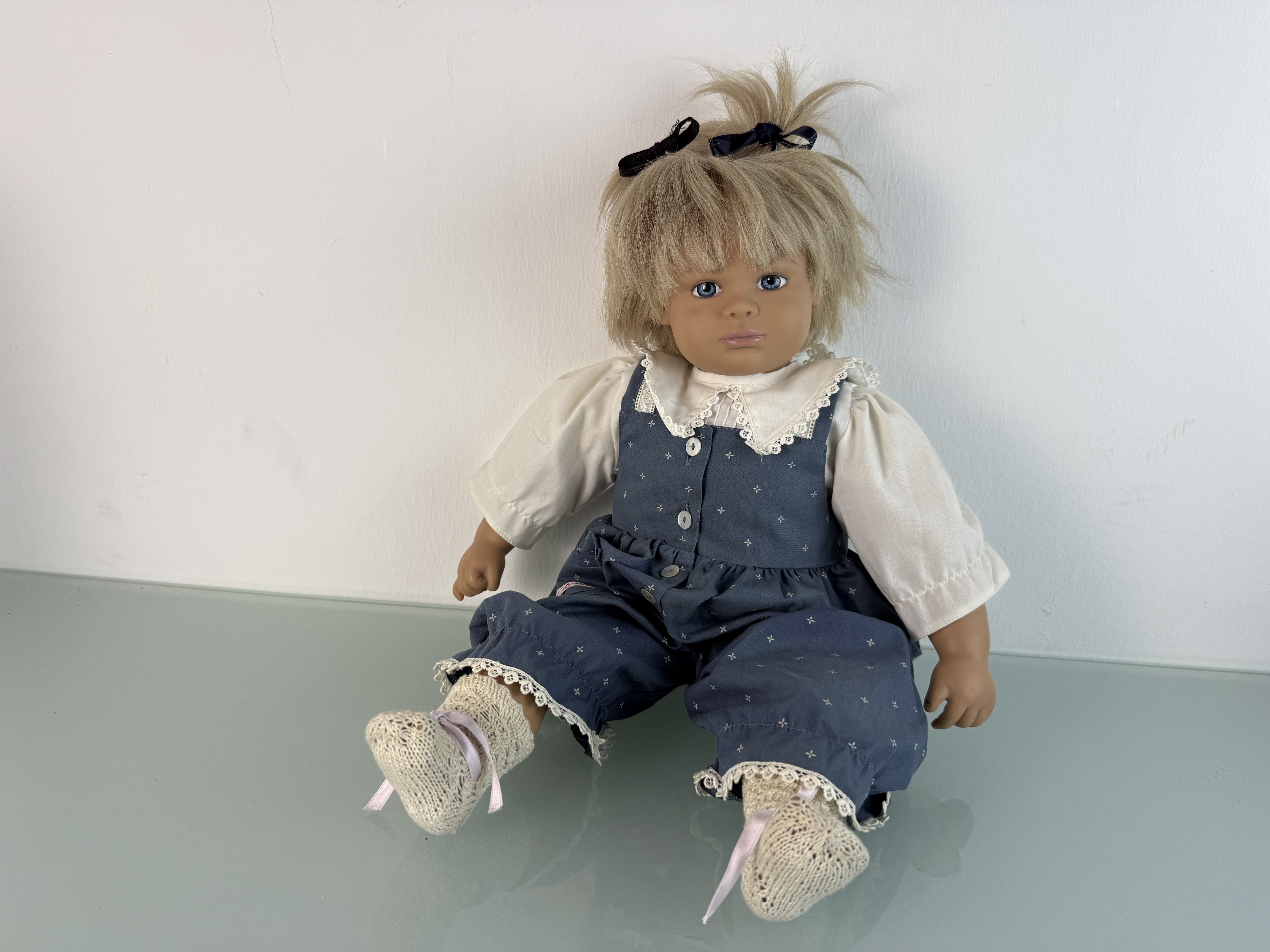 Künstlerpuppe Sigikid Vinyl Puppe 47 cm. Top Zustand   