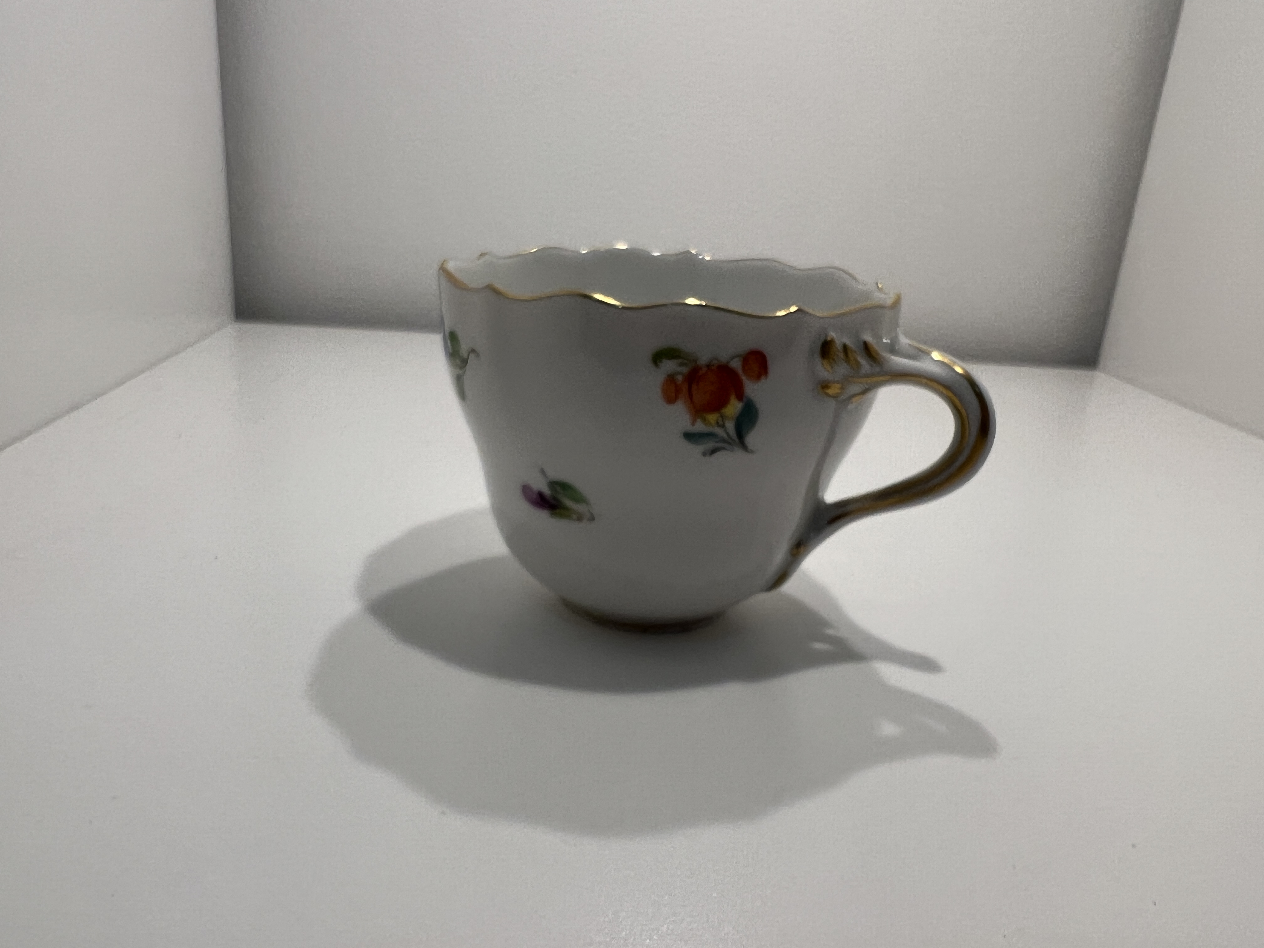 Meissen Tasse 5 cm Hoch, 6,5 cm  Ø -  1 Wahl  Top Zustand  Meissen Tasse 5 cm Hoch, 6,5 cm  Ø -  1 Wahl  Top Zustand