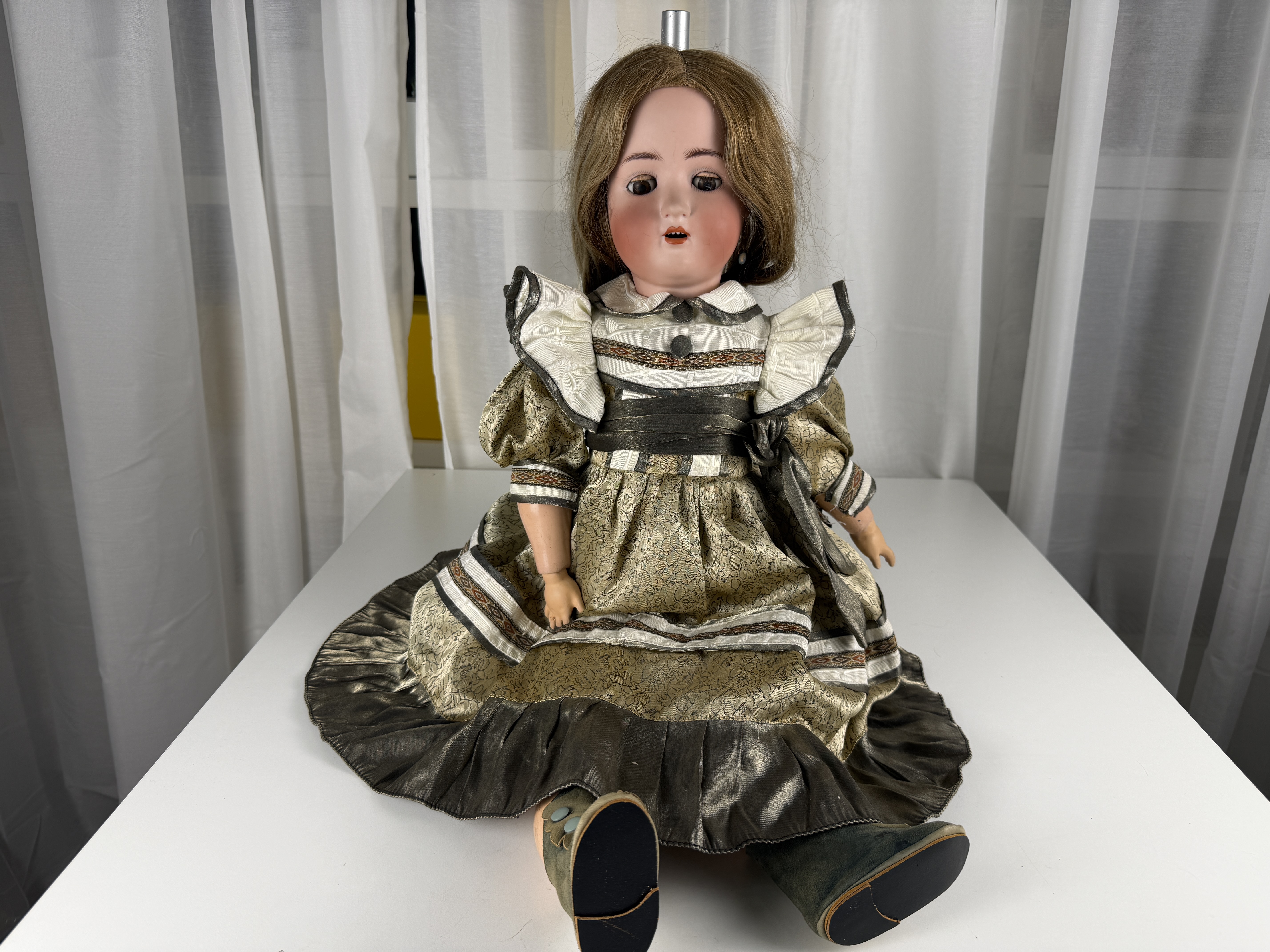 Alte Puppe PorzellankopfPuppe 72 cm. Zustand siehe Fotos  