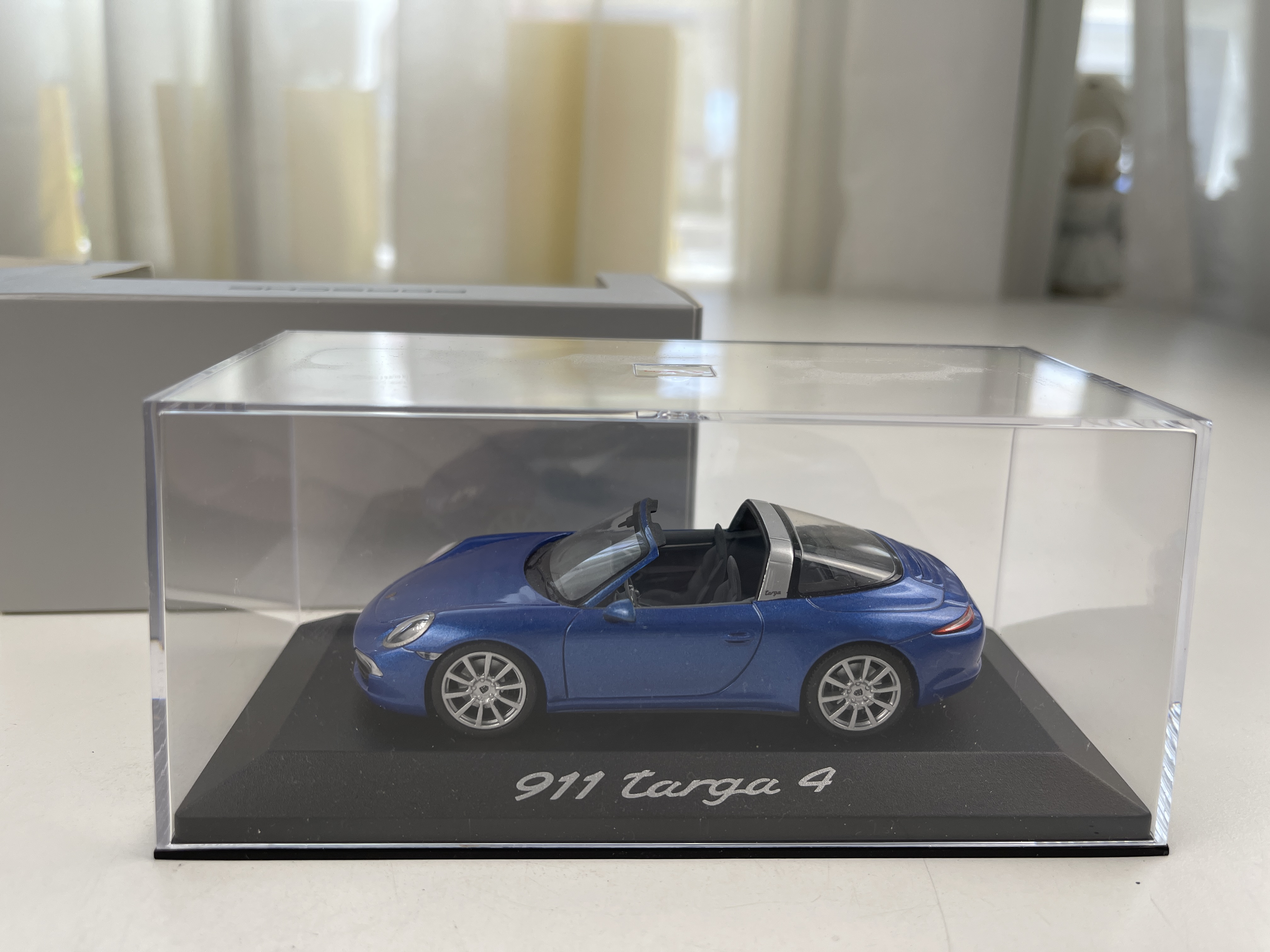 Modellauto Porsche 911 Targa 4 - 1:43 - Top Zustand    