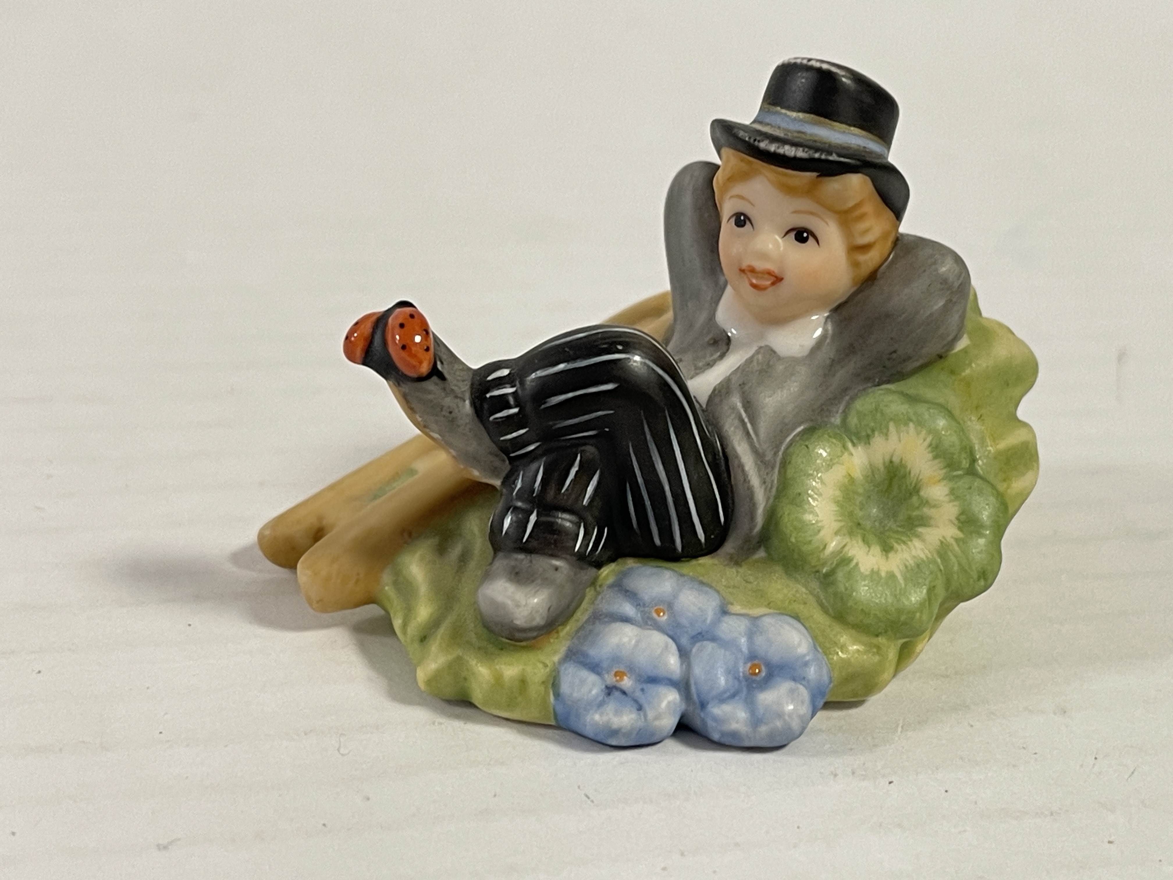 Goebel  Figur Porzellan 4 x 5,5 cm. Top Zustand 