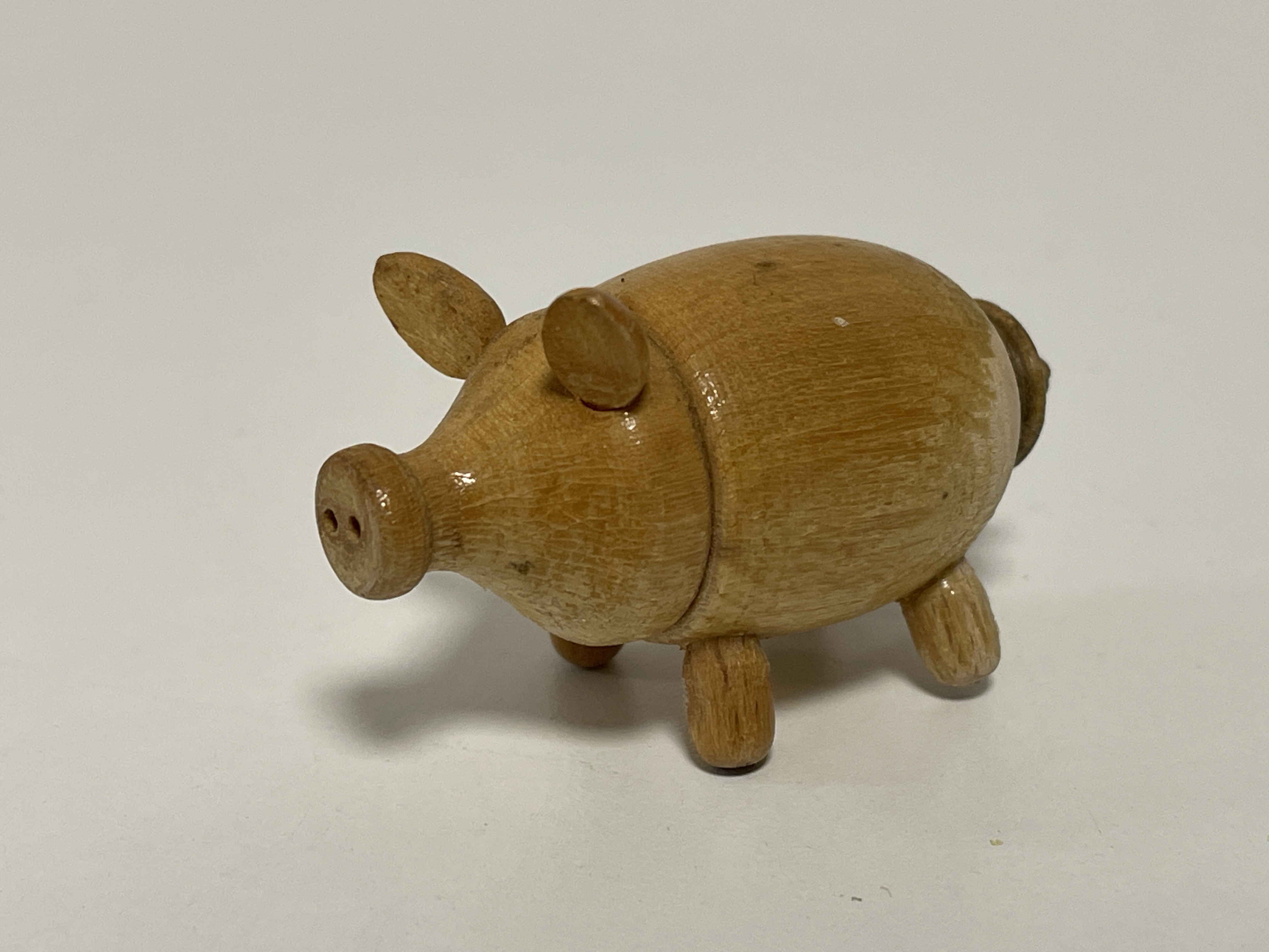 Erzgebirge Figur Salz / Pfeffer Streuer Schwein 6,5 x 4 cm. Zustand siehe Fotos  