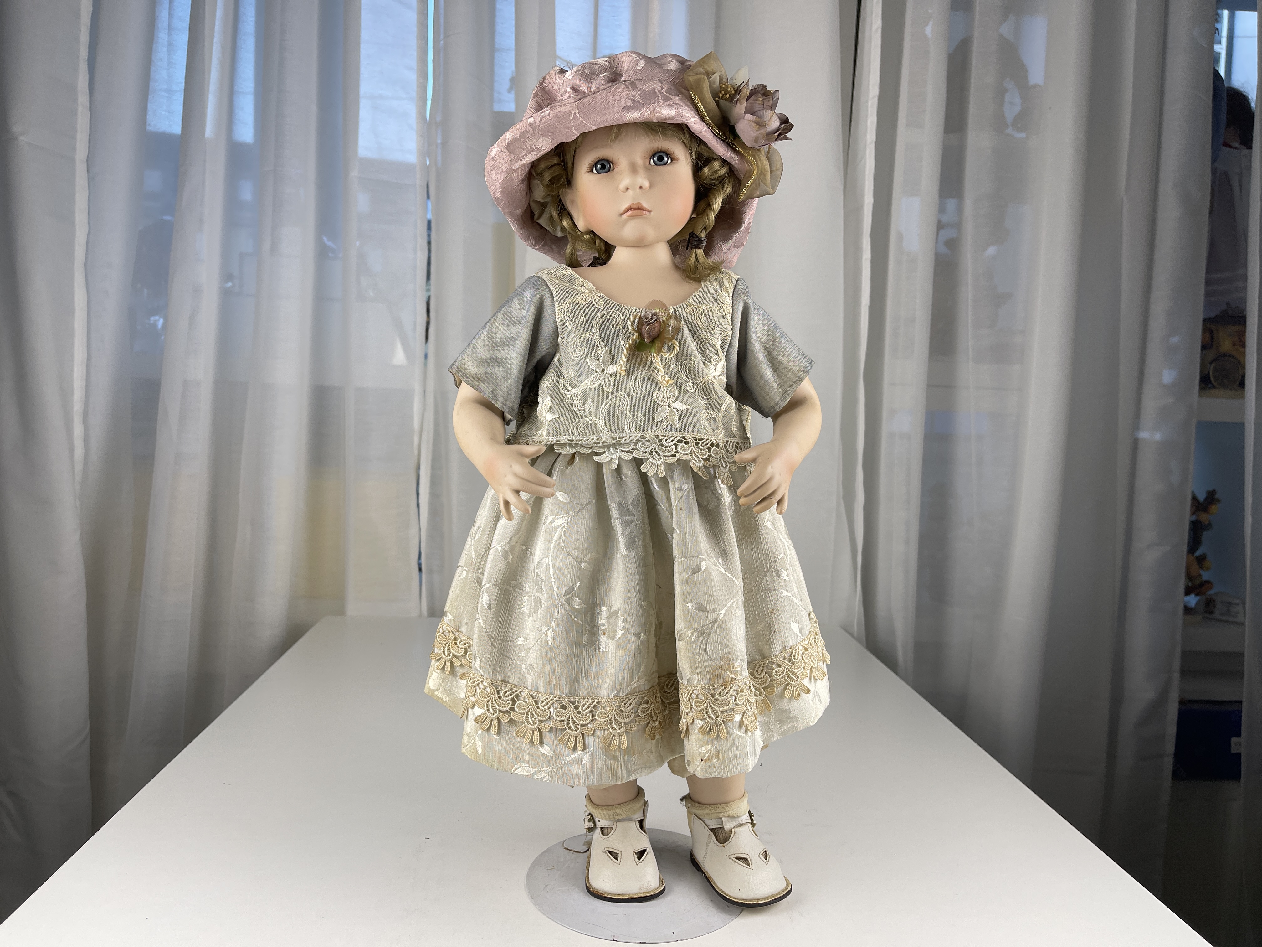 Künstlerpuppe Porzellanpuppe Puppe 52 cm. Zustand siehe Fotos