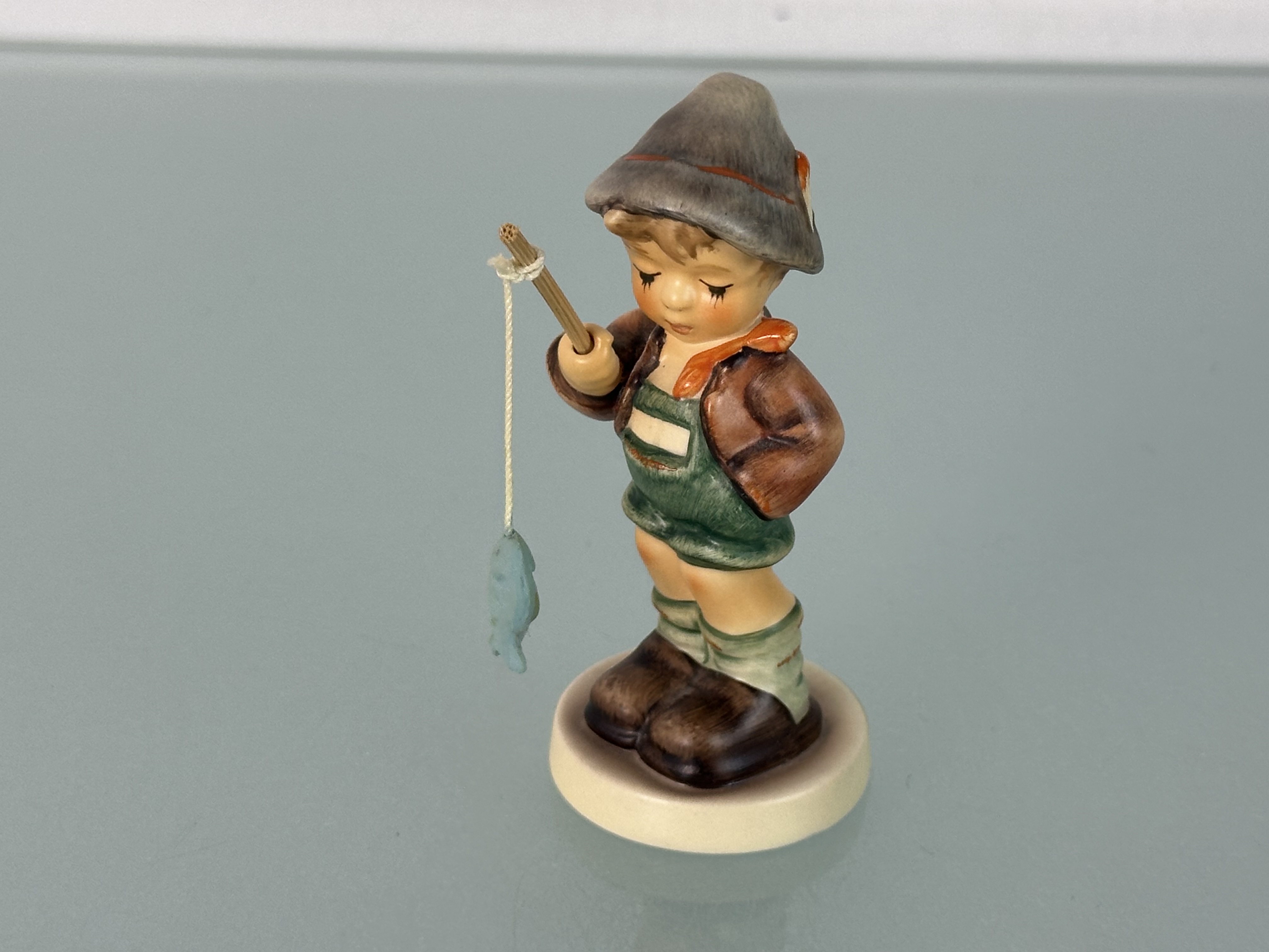 Hummel Figur 803 Nachwuchsangler 9 cm 1 Wahl, - Top Zustand