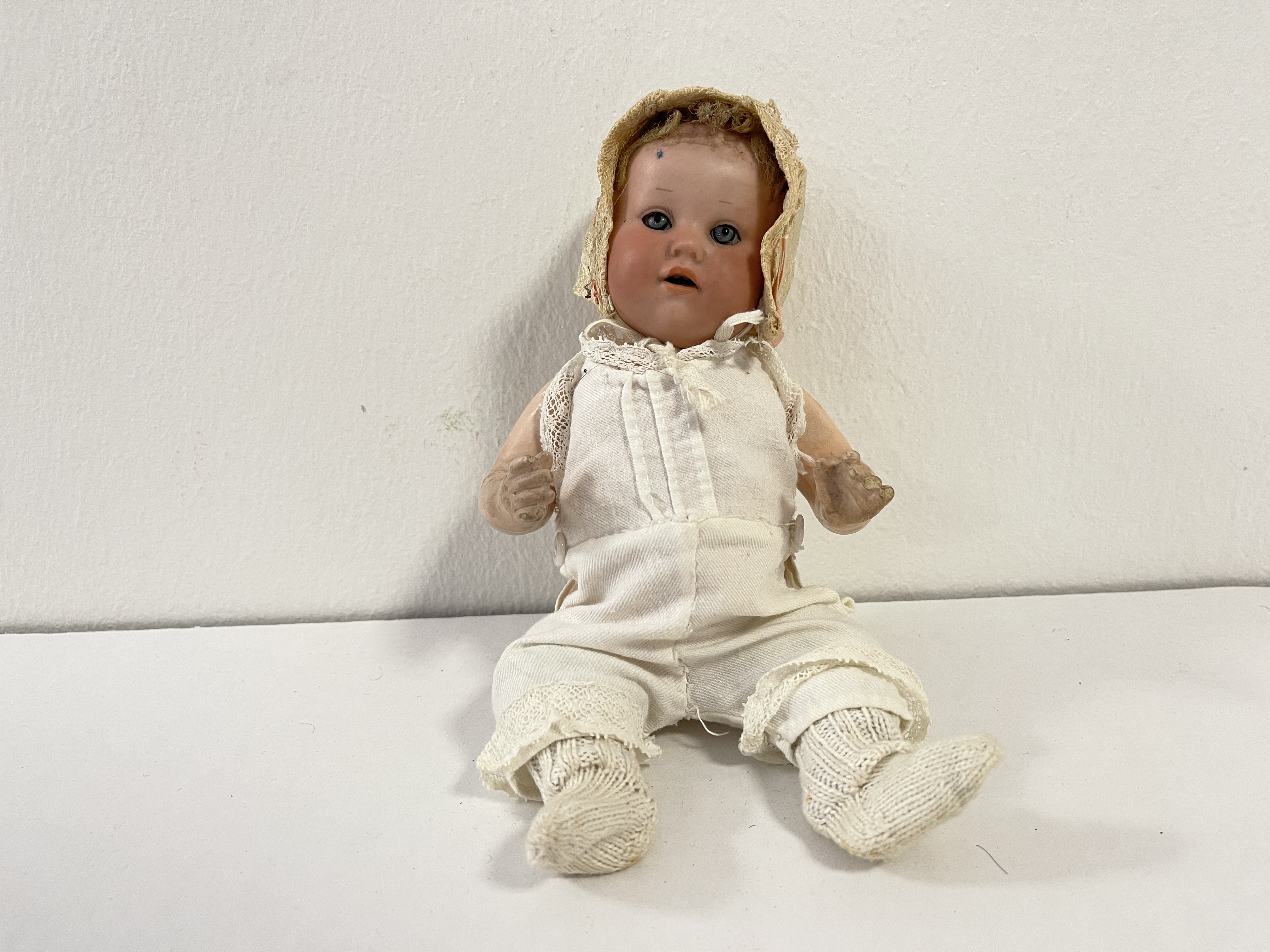 Künstlerpuppe Alte Puppe Porzellankopf Puppe 21 cm. Zustand Siehe Fotos.  