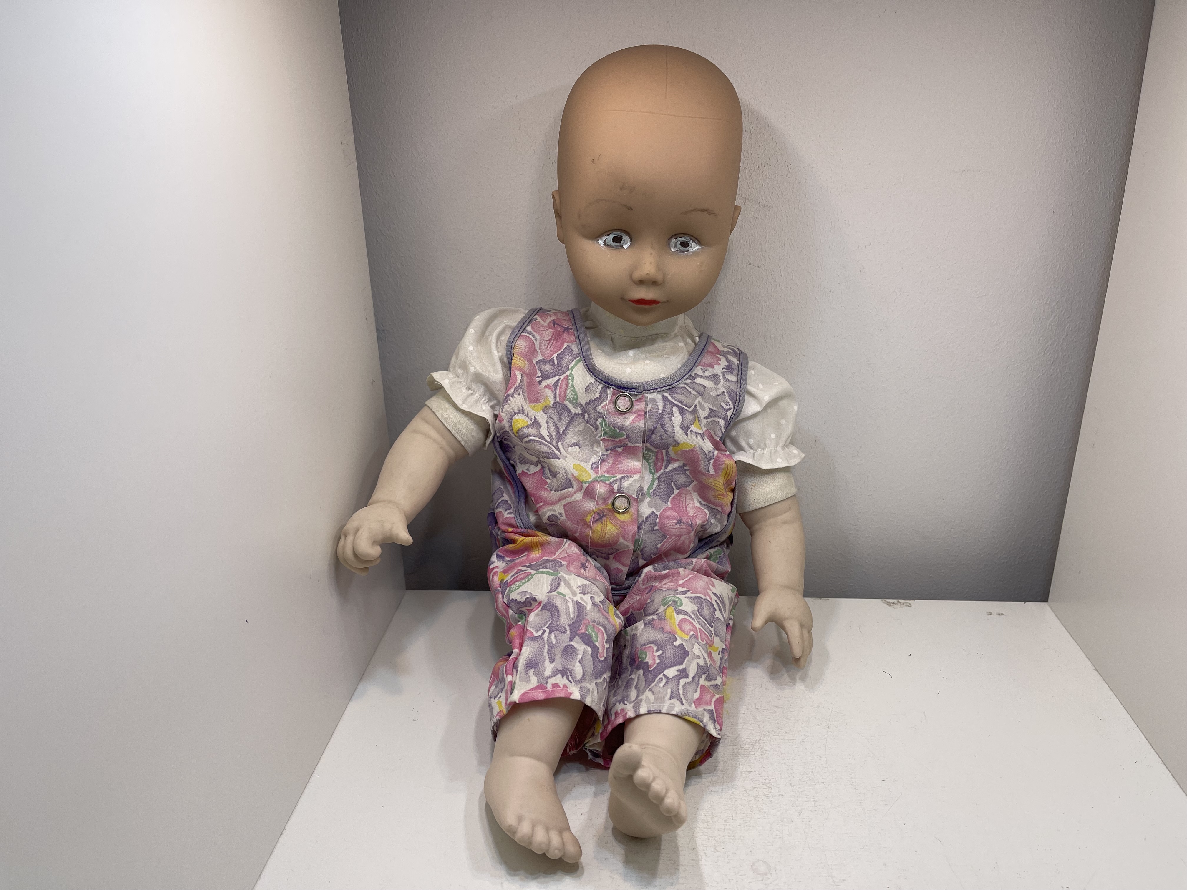 Alte Puppe Sammler Vinyl Puppe + Porzellan 40 cm. Zustand siehe Fotos  