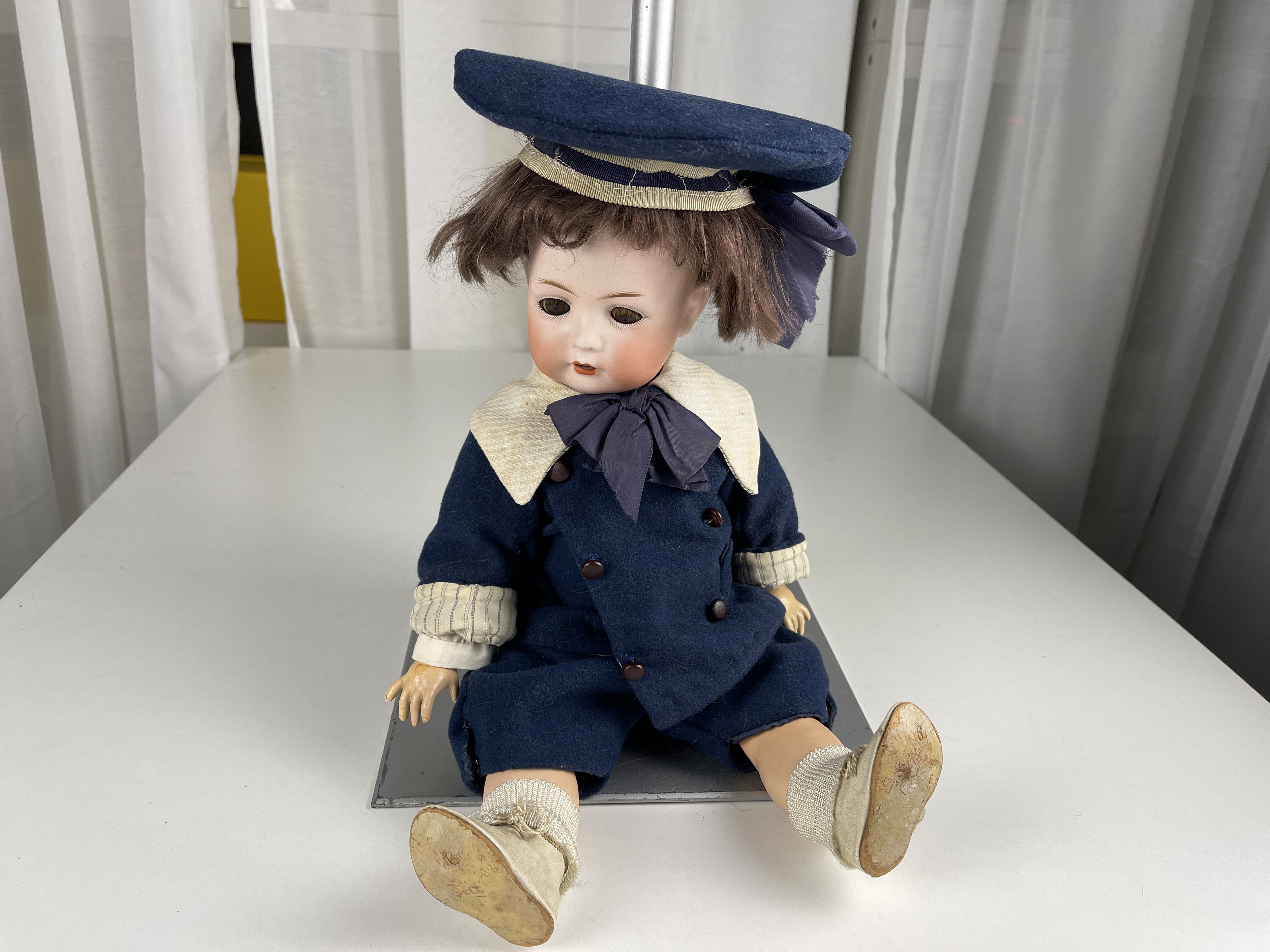 Alte Puppe Sammler Porzellankopf Puppe 38 cm. Zustand Siehe Fotos.    