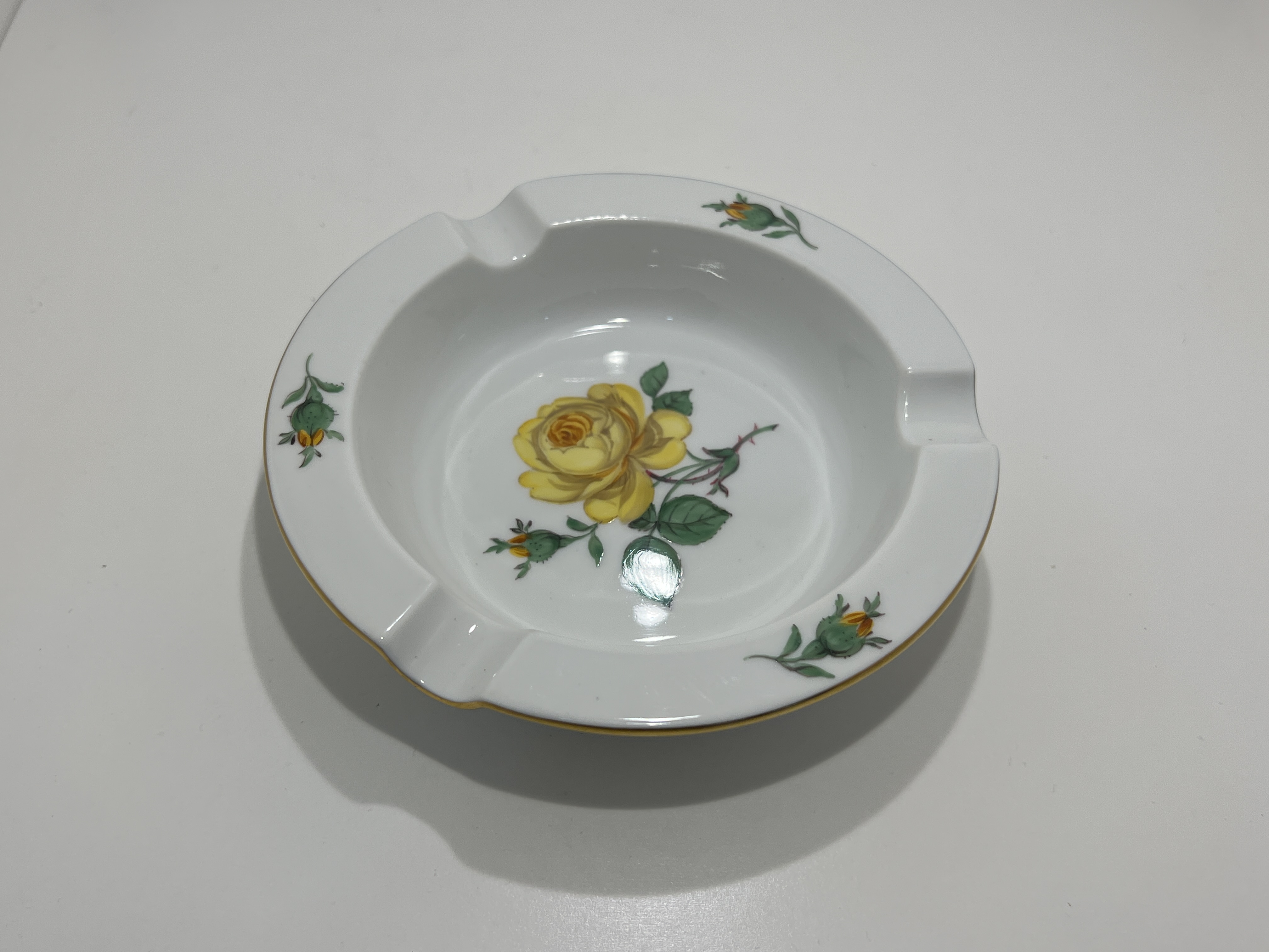 Meissen Figur Aschenbecher 12,5  Ø - 1 Wahl - Top Zustand       Meissen Figur Aschenbecher 12,5  Ø - 1 Wahl - Top Zustand