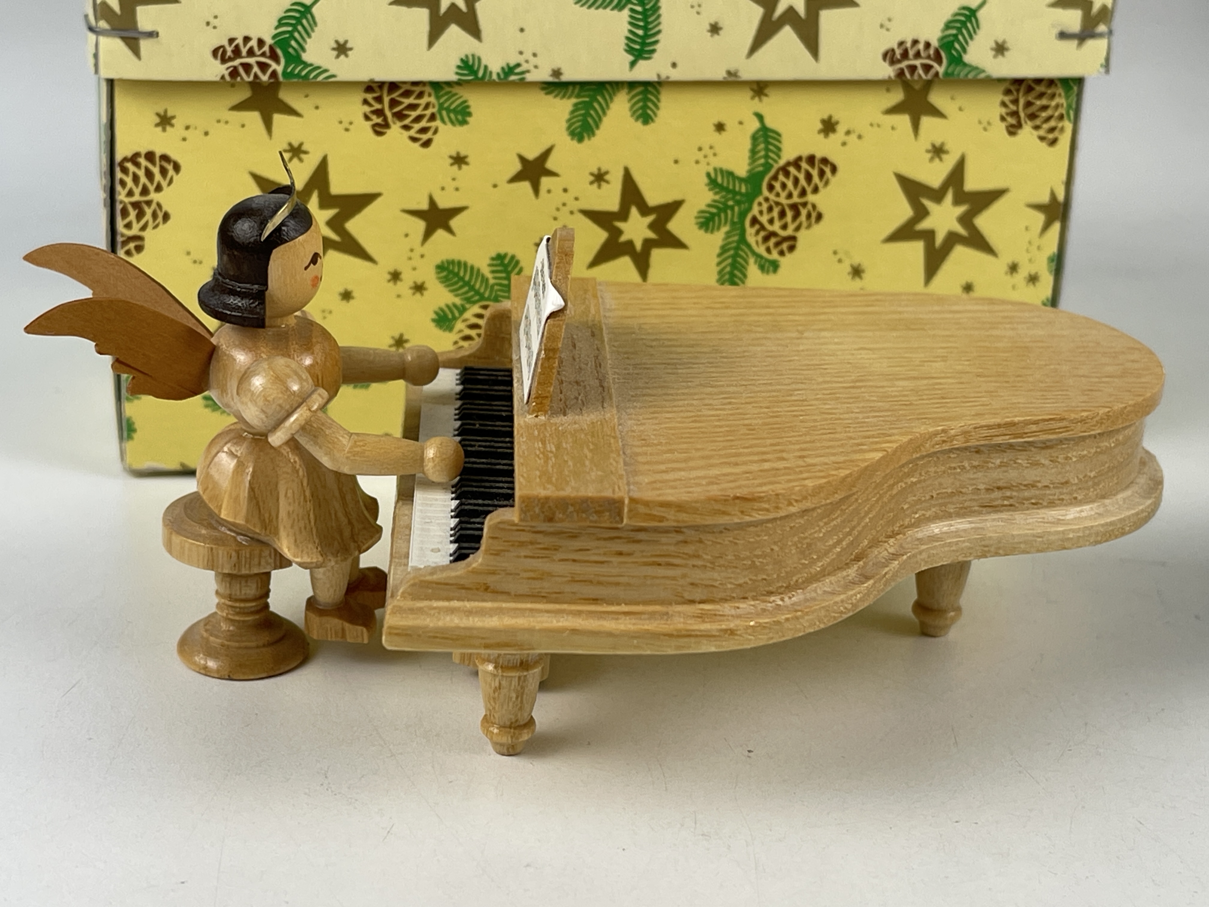 Erzgebirge Blank Figur Engel 6 cm + Klavier 9,5 x 5,5 cm. Top Zustand OVP