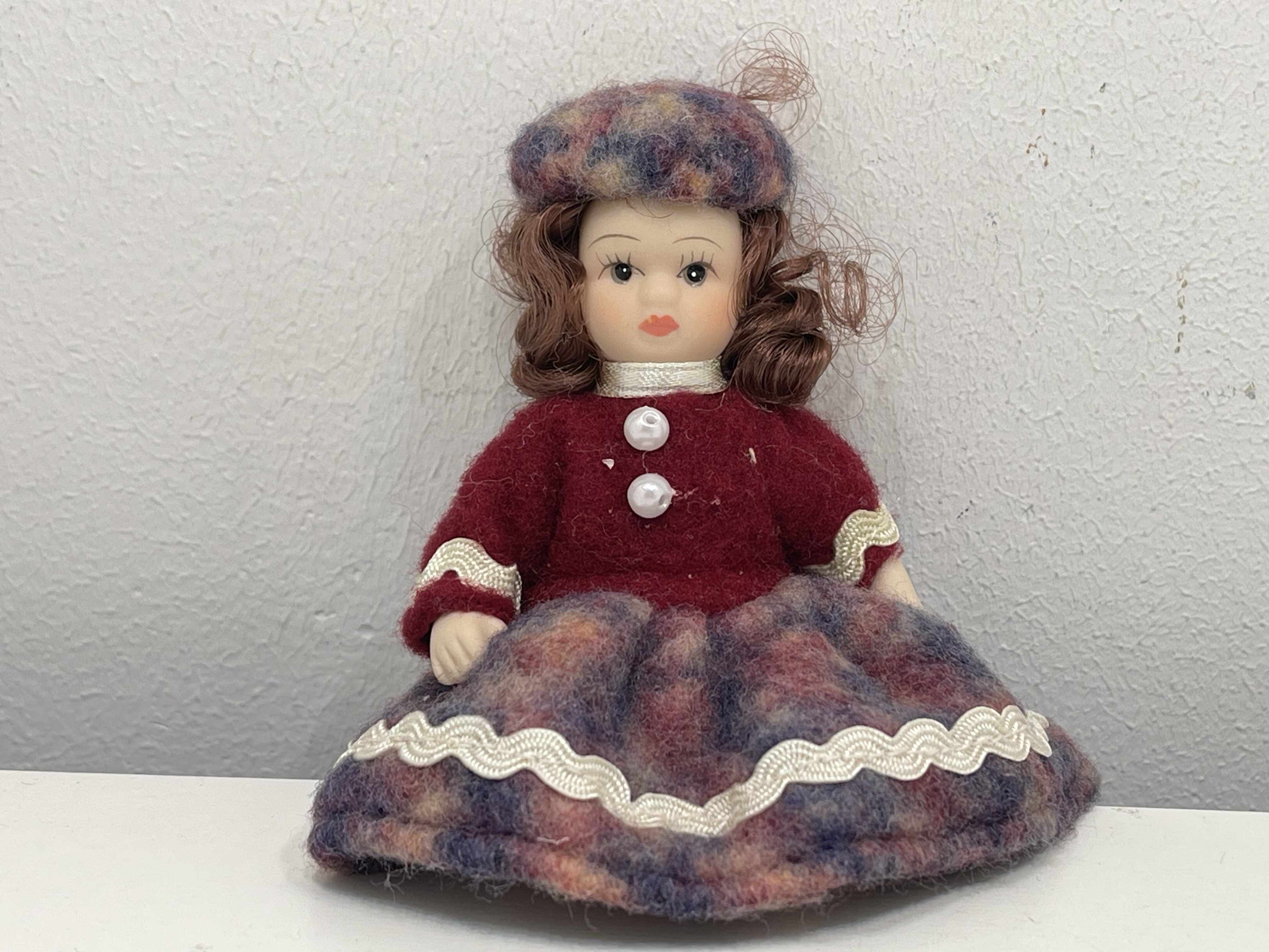 Sammler Porzellan Puppe 11 cm. Zustand siehe Fotos  