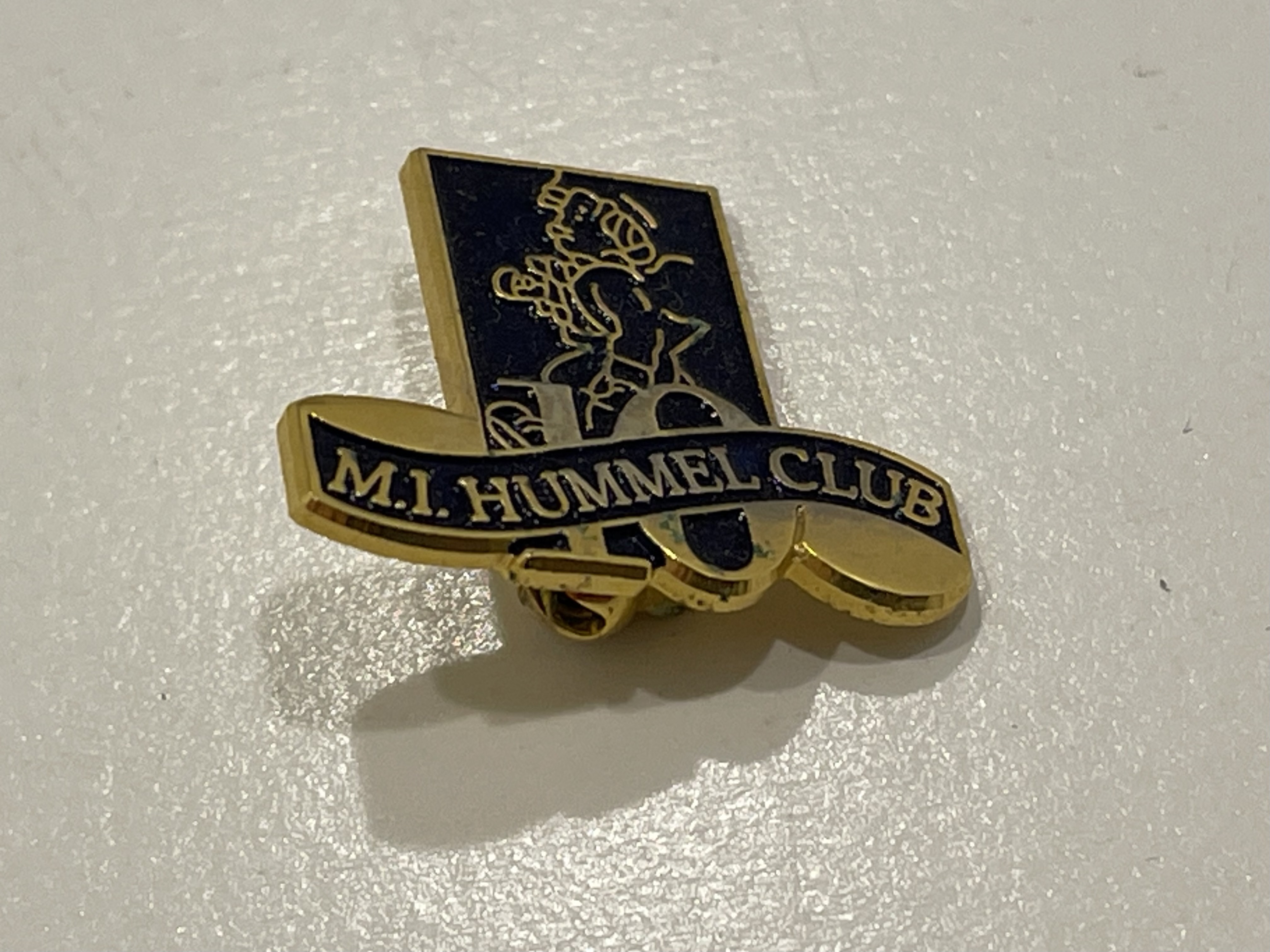  M.I. Hummel Club Brosche Pin 2 cm. 1 Wahl. Top Zustand. 