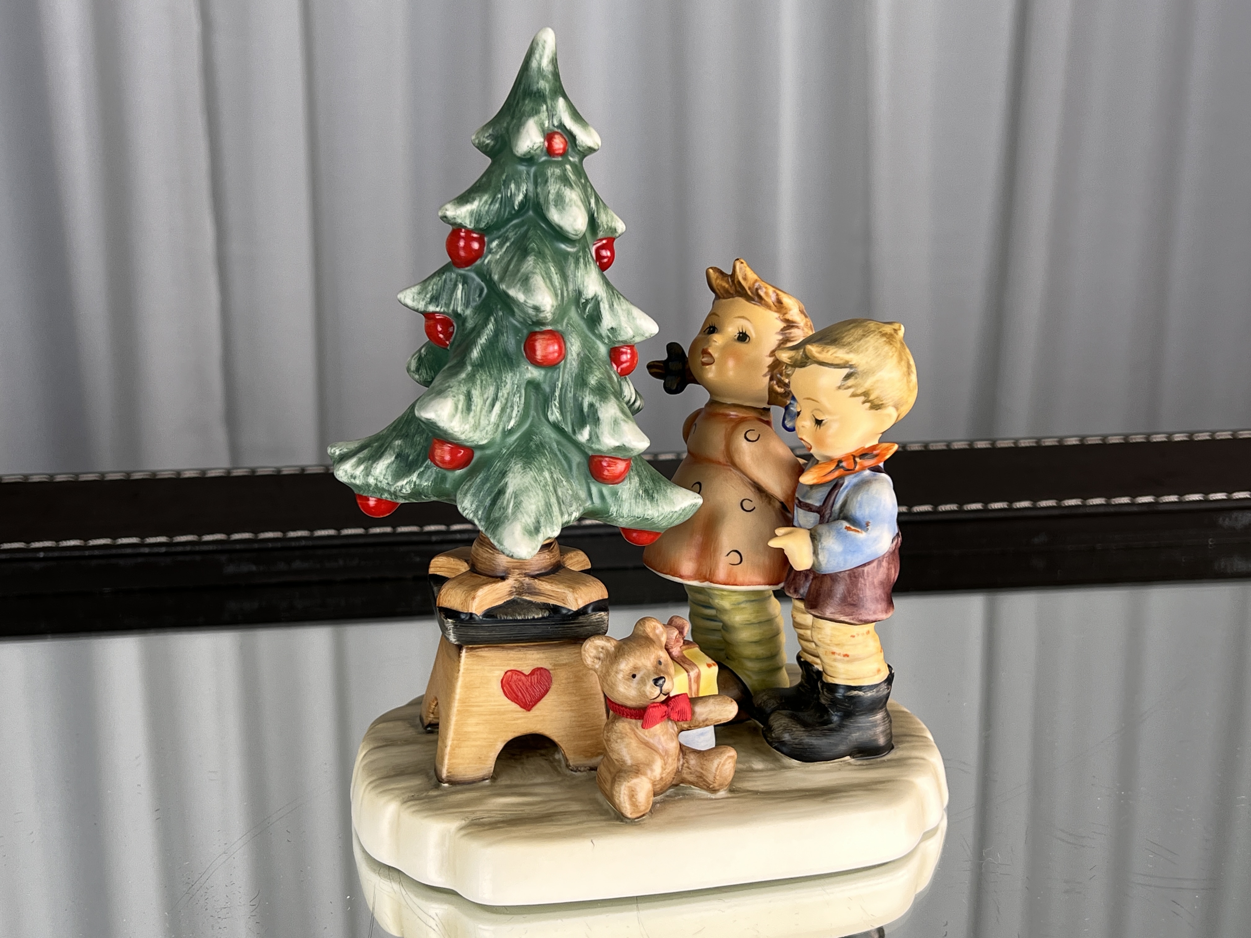 Hummel Figur 2015 Am Weihnachtsbaum 17,5 cm. 1 Wahl - Top Zustand  