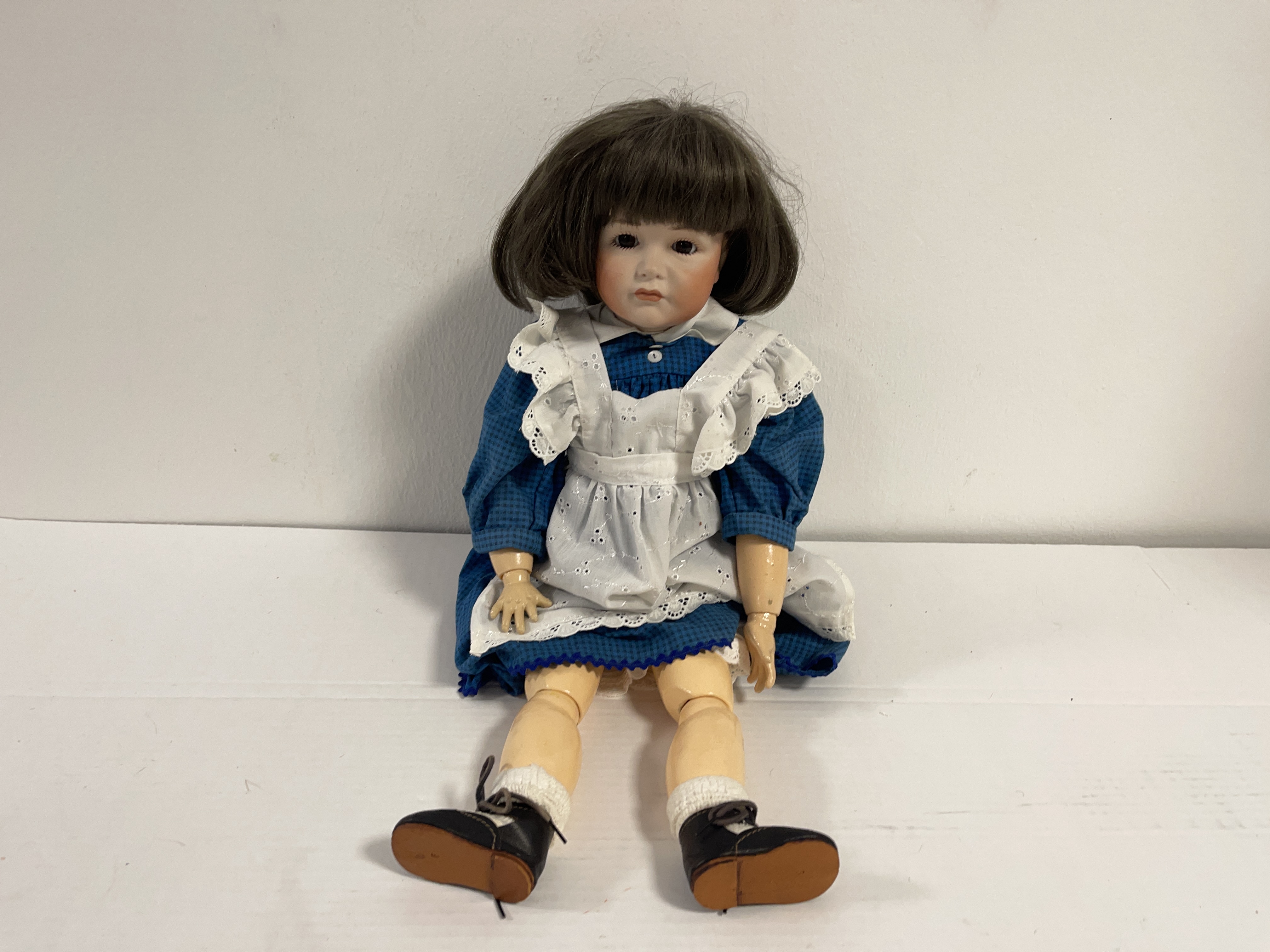 Alte Puppe Porzellankopfpuppe 50 cm. Zustand Siehe Fotos. 
