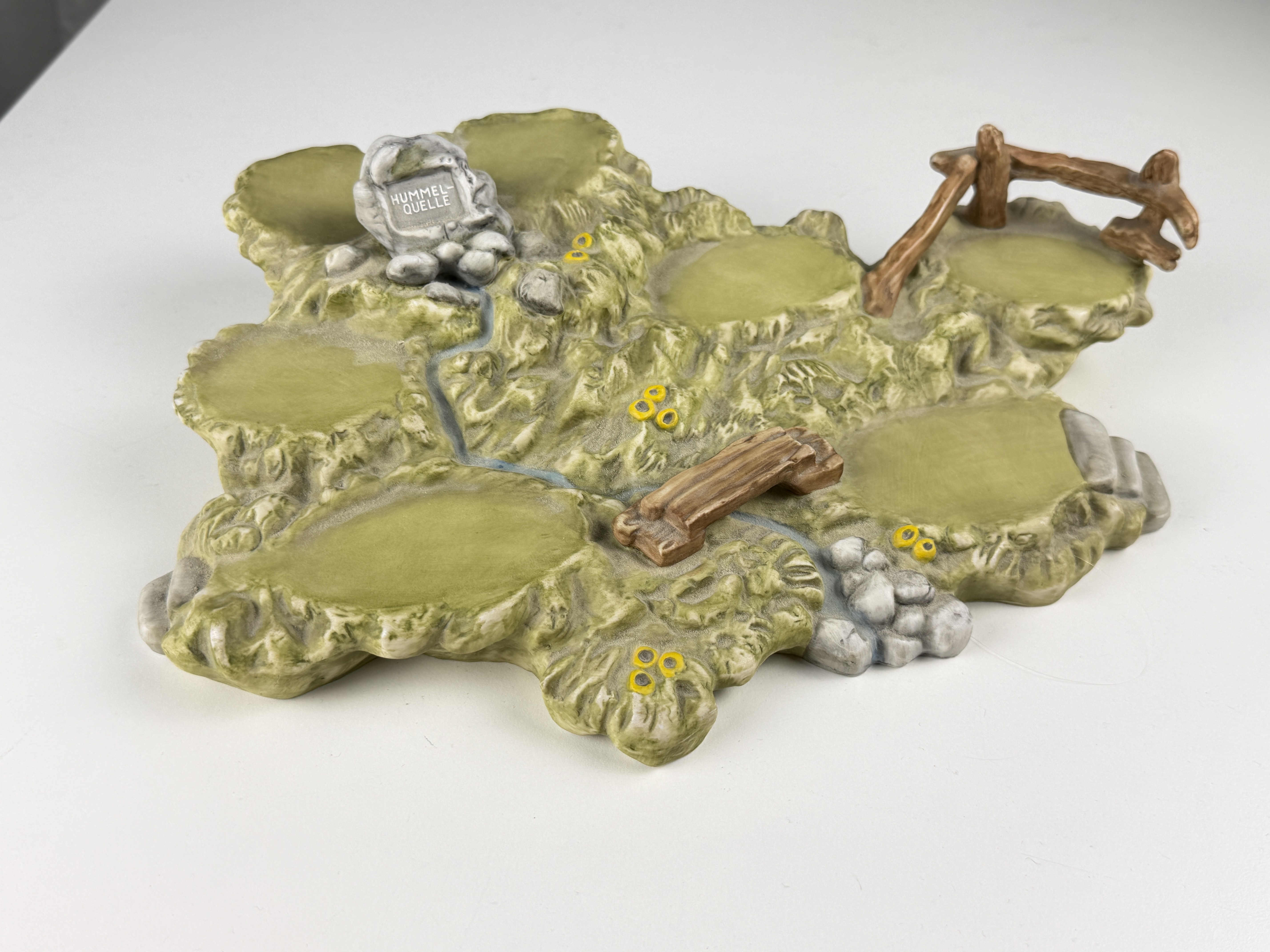  Hummel Goebel Figur Landschaft 9,5 x 30 x 23  cm. 1 Wahl. Top Zustand. 