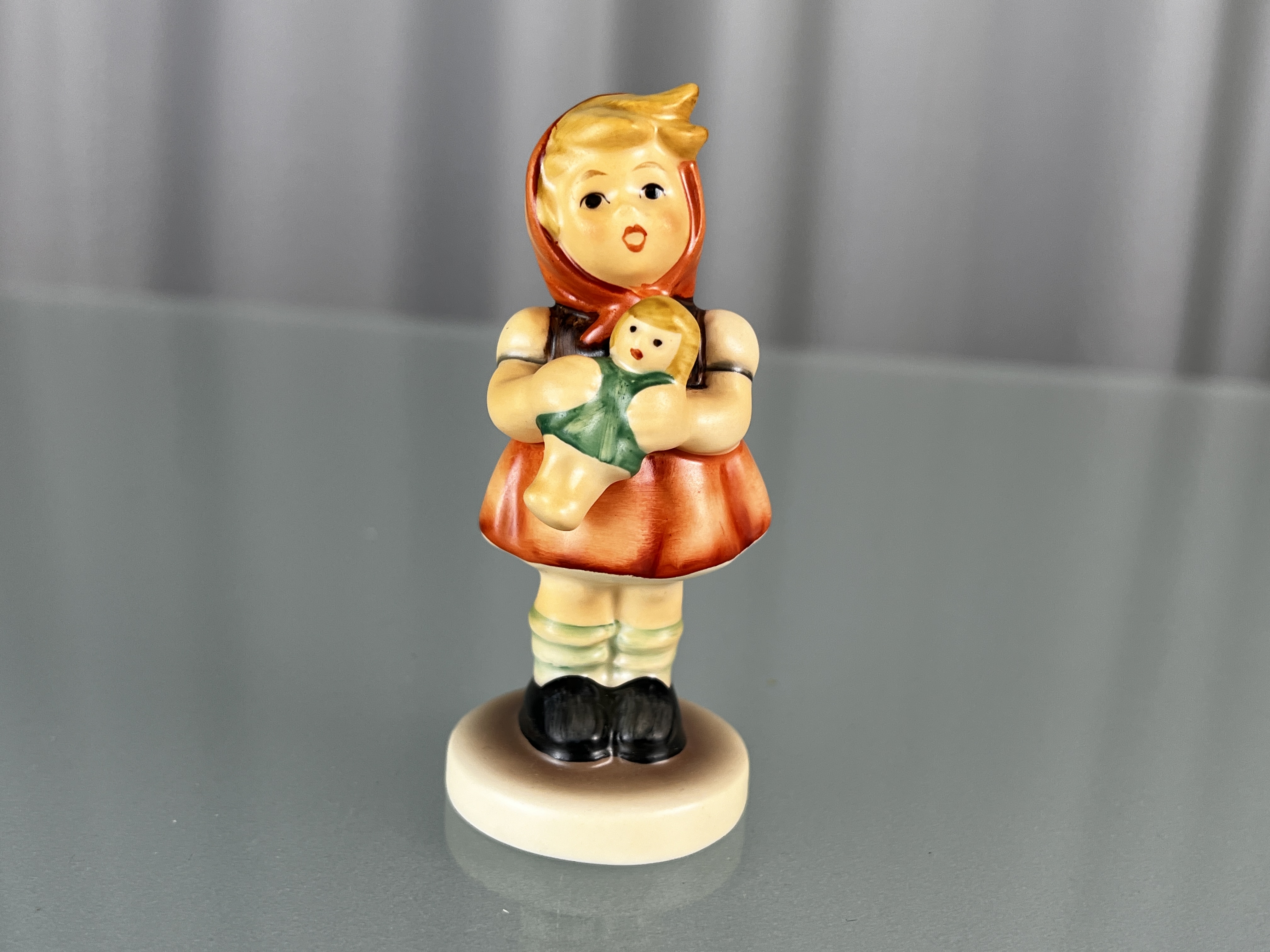  M.I. Hummel Figur 239/B Mädchen mit Puppe 9 cm. 1 Wahl. Top Zustand 