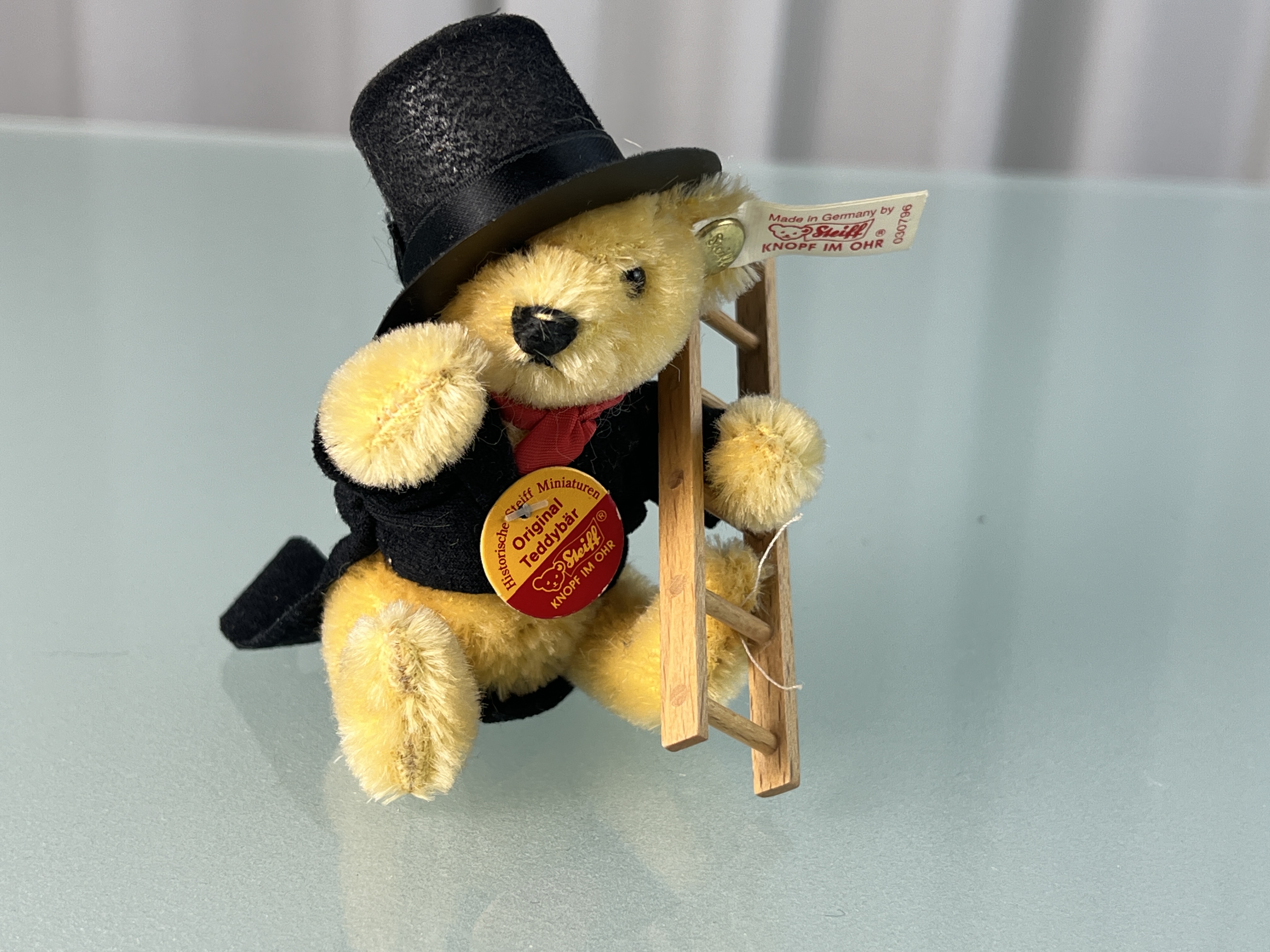 Steiff Tier 030796 Kaminfeger Teddy 10 cm. Top Zustand.  