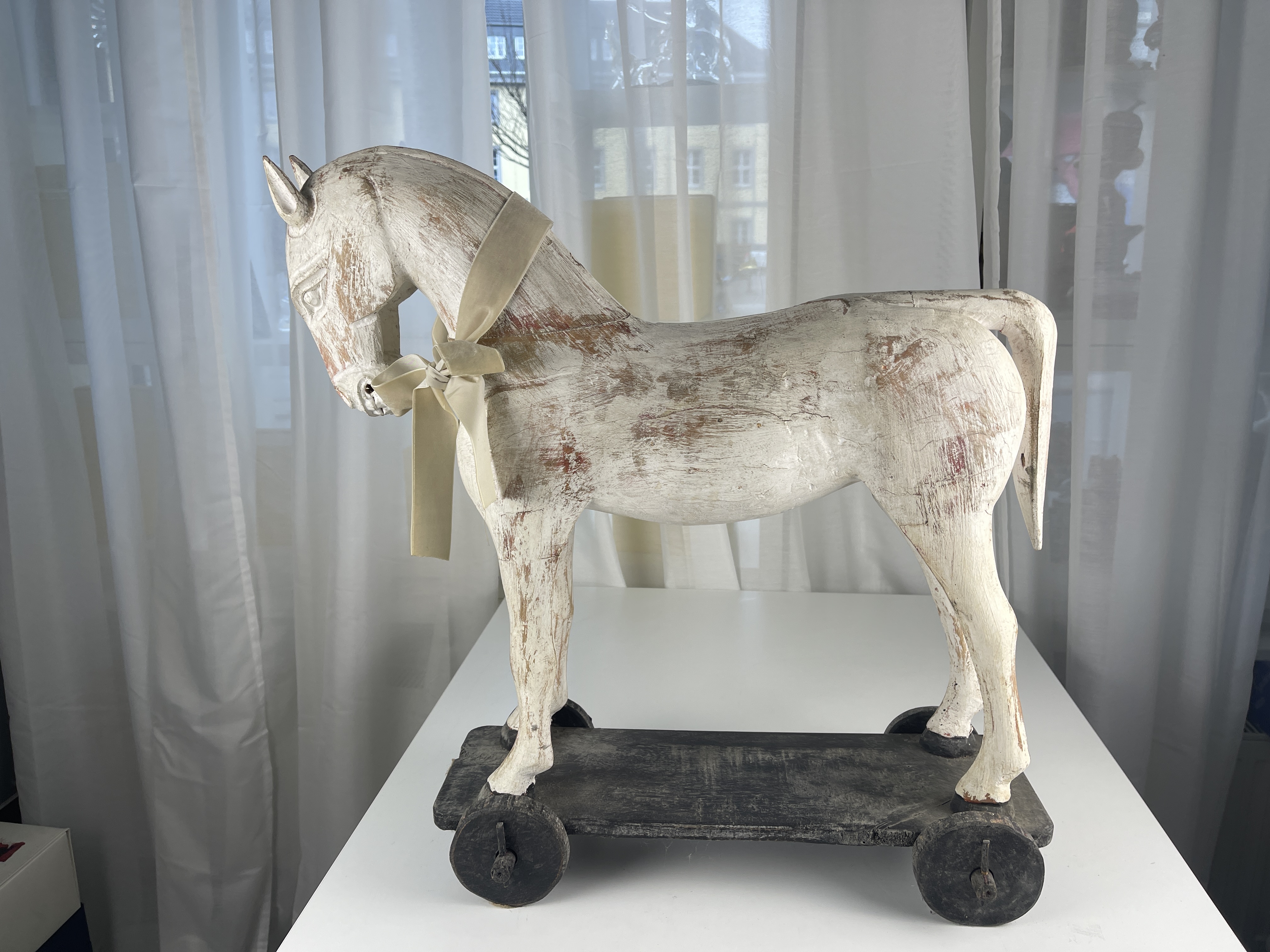 Antikes Holz Pferd auf Rädern Karussell Pferd 58 x 62 x 20 cm . Zustand siehe Fotos 