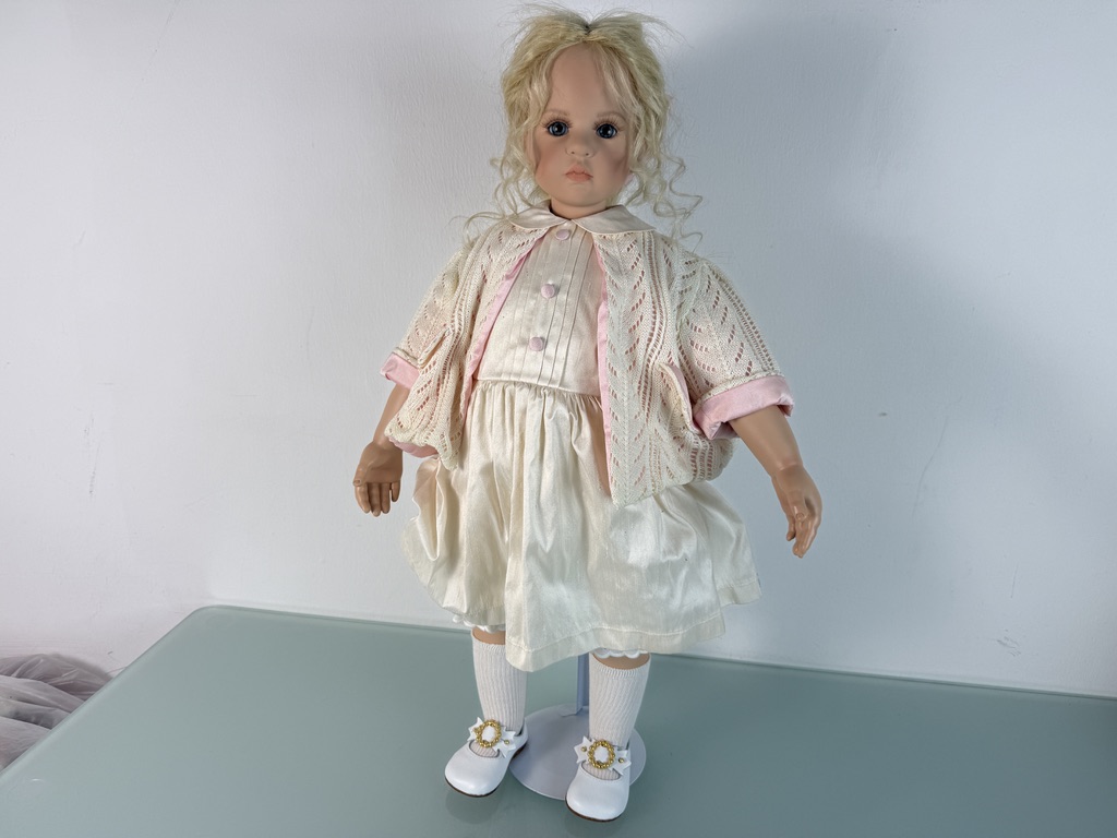 W.P.M Puppe Hildegard Günzel Vinyl Puppe 63 cm. Top Zustand 
