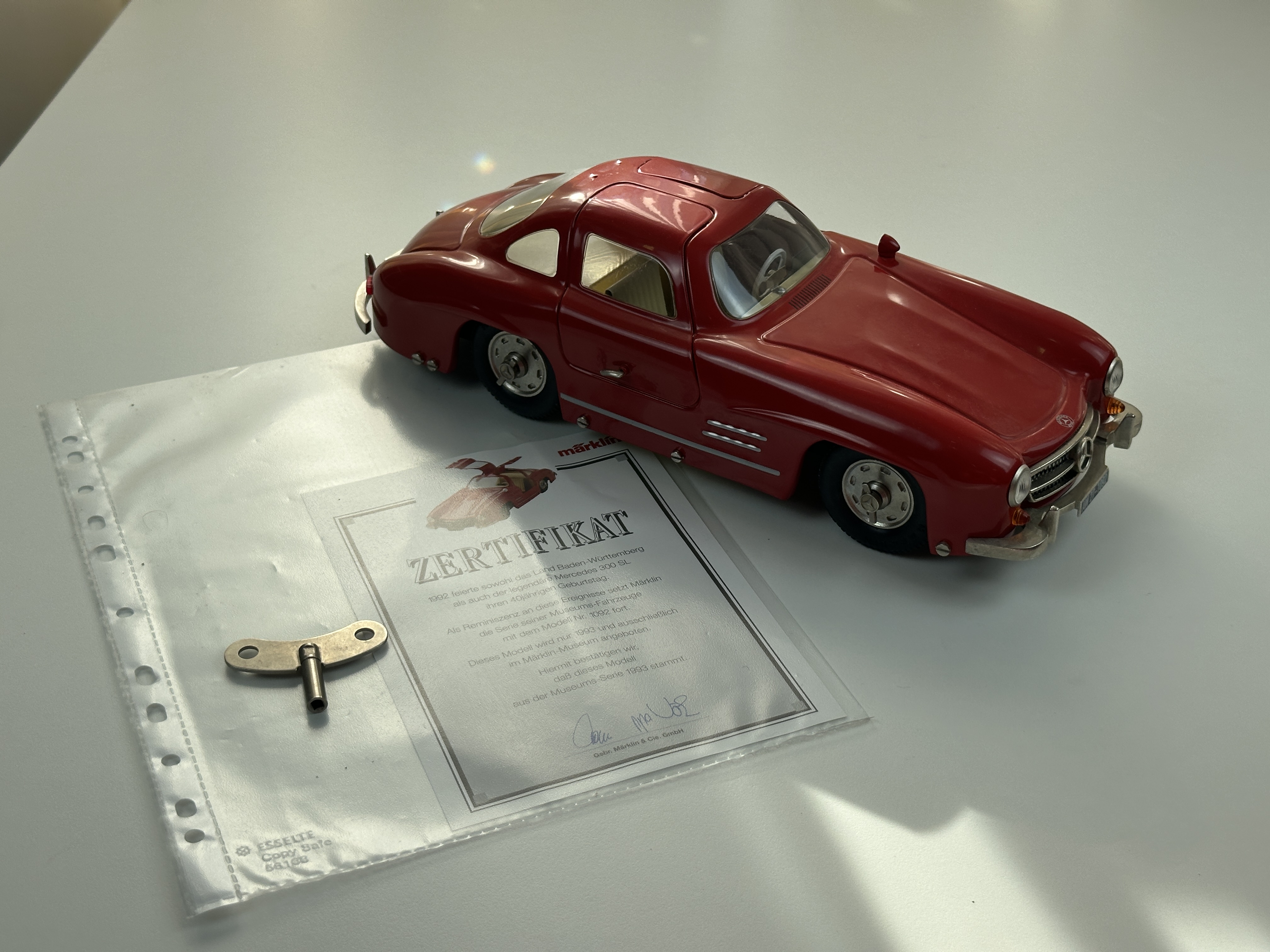 Märklin 1993 "Mercedes 300 SL" 10 x 34 x 12,5 cm. Mit Zertifikat. Top Zustand