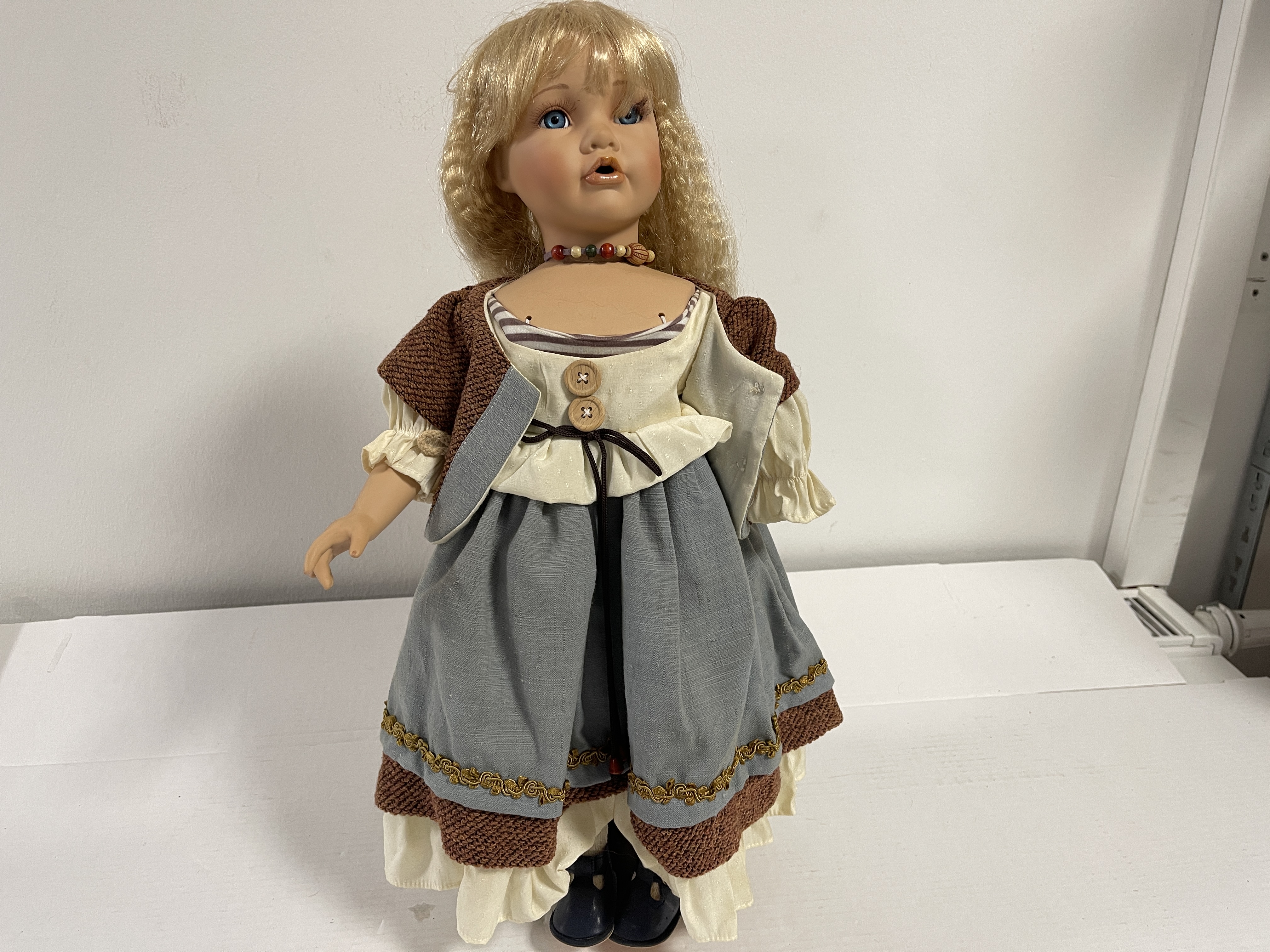 Künstlerpuppe Porzellan Puppe 54 cm. Defekt  am Arm