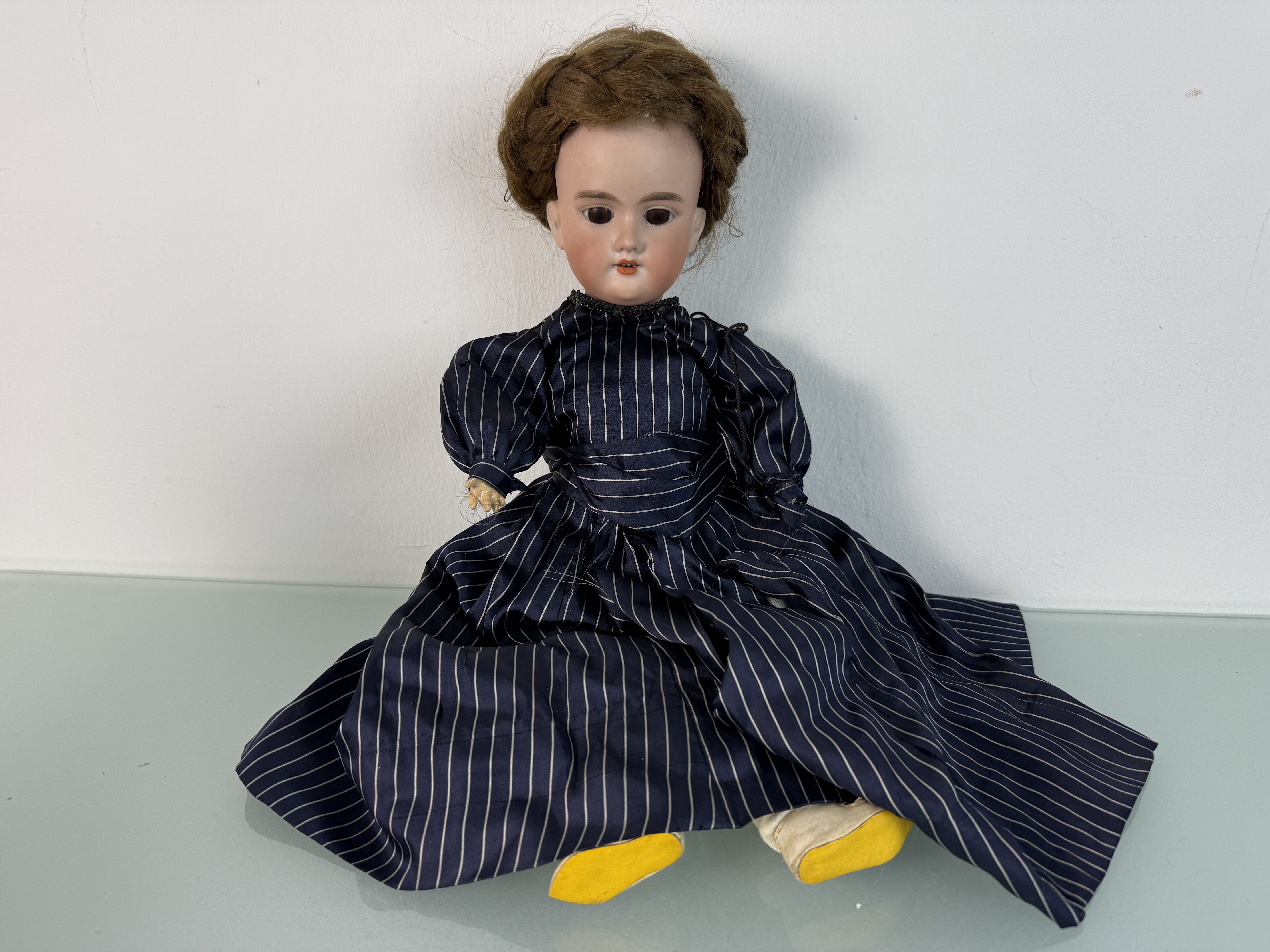 Künstlerpuppe Alte Porzellankopf Puppe 48 cm. Zustand Siehe Foto 