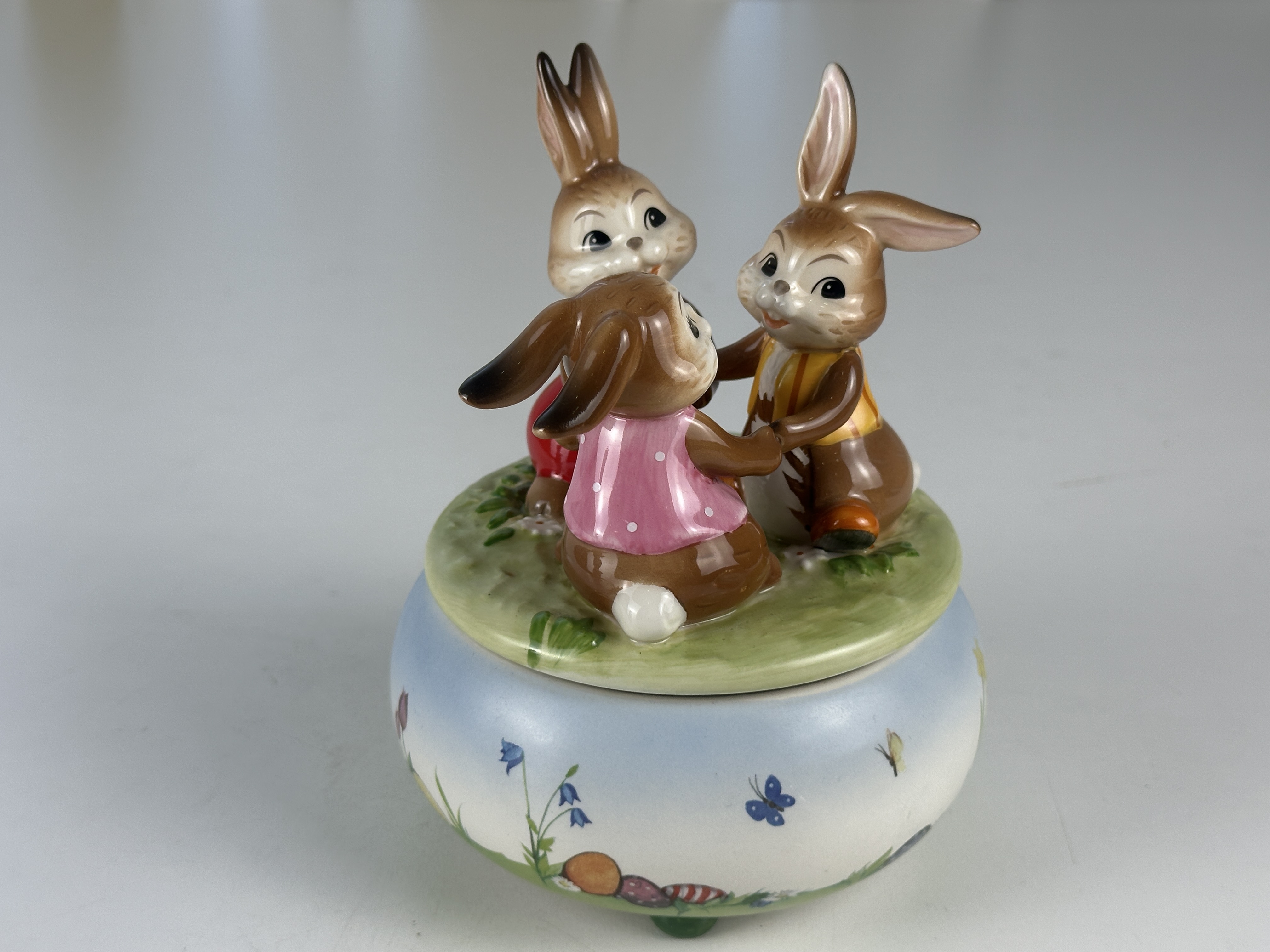 Goebel Figur Hasen "Frühlingstanz" Spieluhr 14 cm. 1 Wahl - Top Zustand