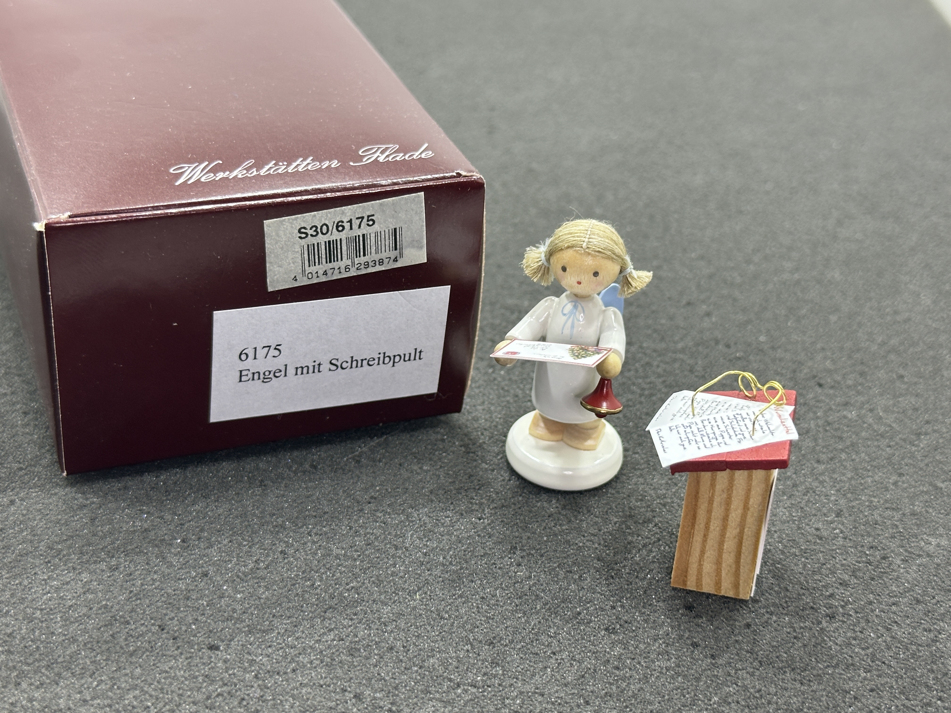 Erzgebirge Flade Figur Engel mit Schreibpult 4,5 & 3 cm - Top Zustand