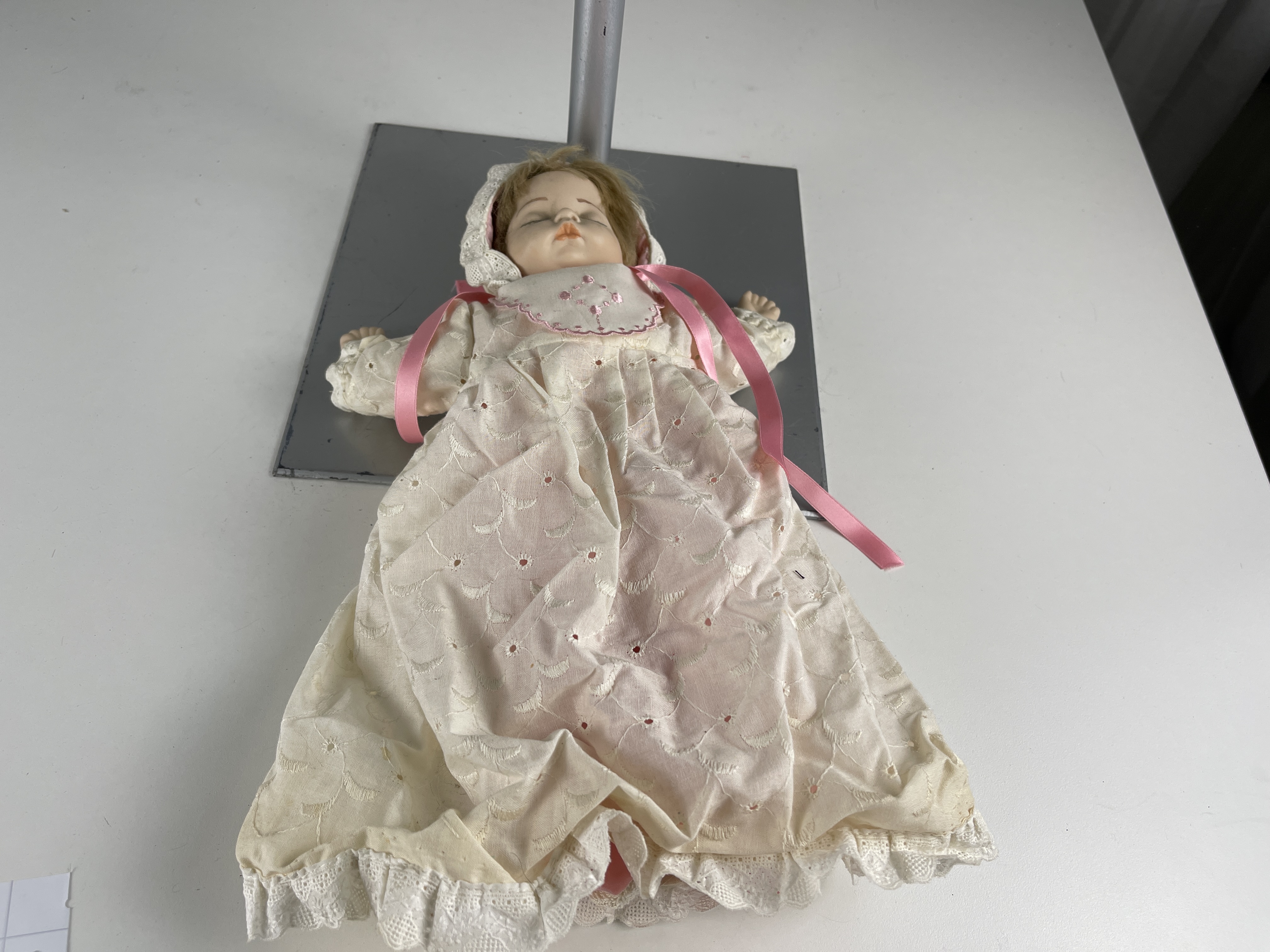 Künstlerpuppe Porzellan Puppe 31 cm. Top Zustand 