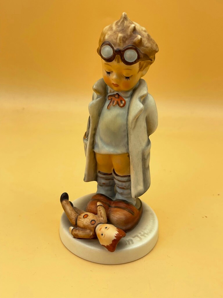 Hummel Figur 127 Puppendoktor 13 cm. 1 Wahl. Top Zustand