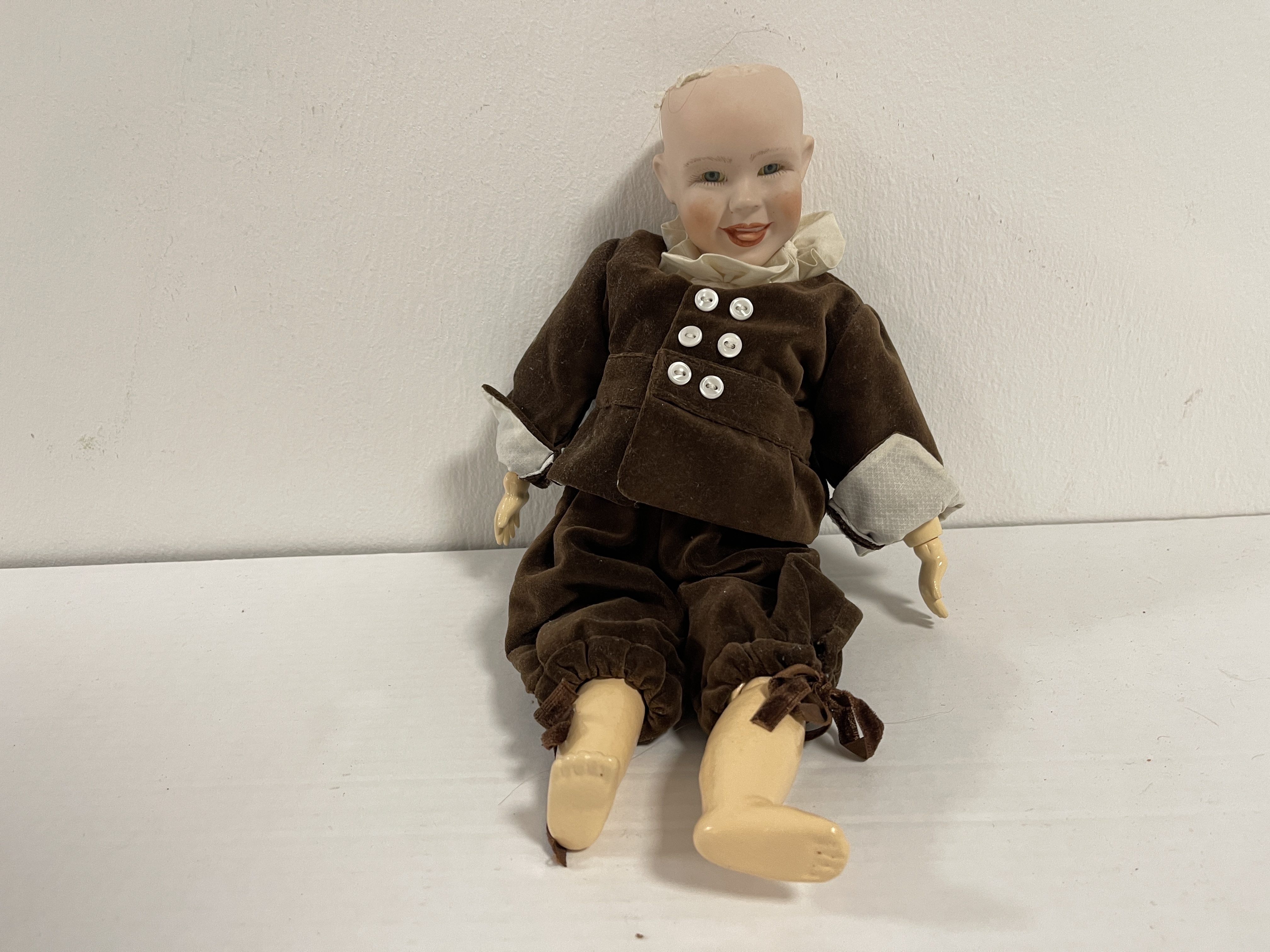  Künstlerpuppe Puppe Porzellan 34 cm. Zustand siehe Fotos  