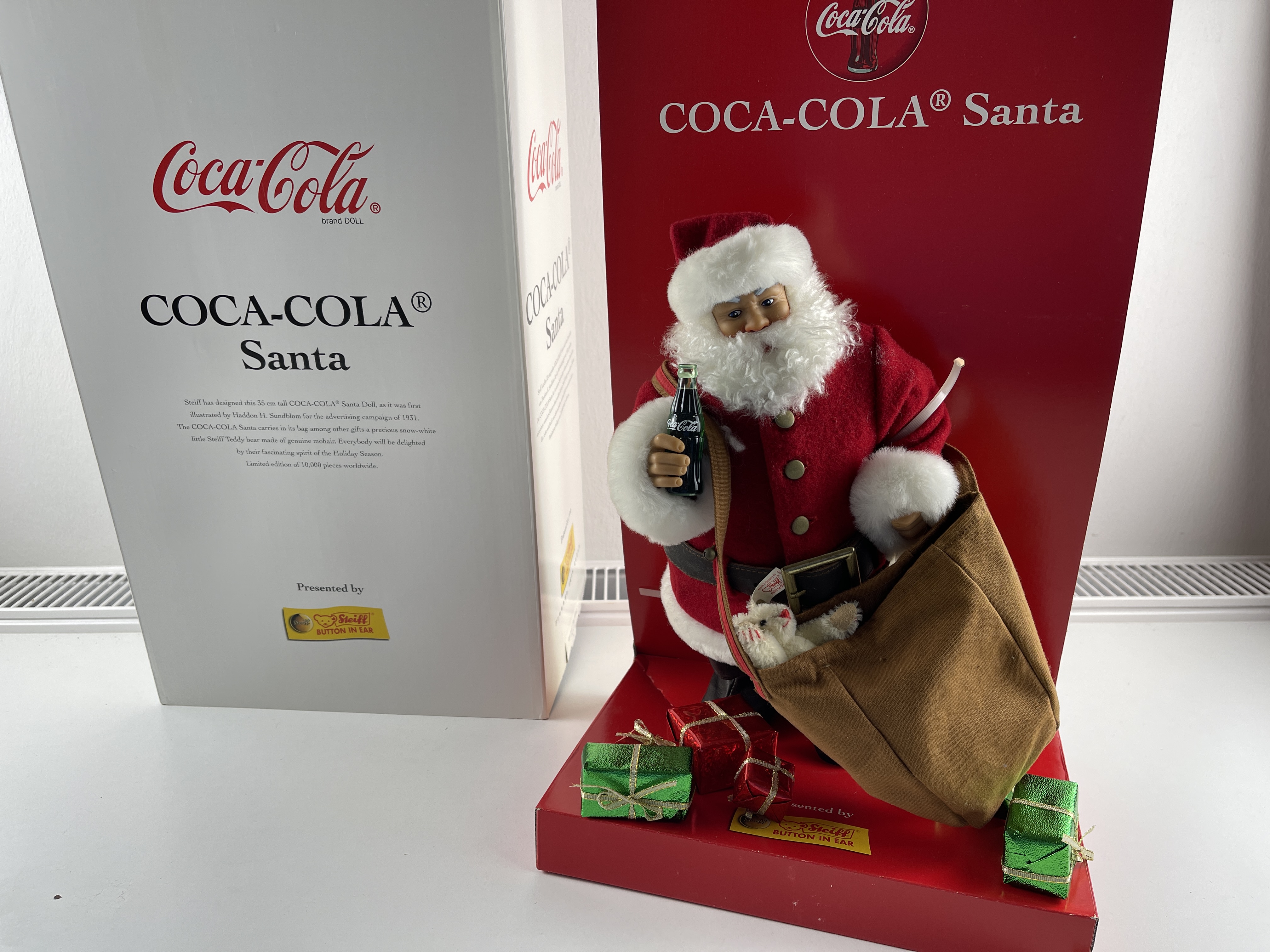 Steiff Tier 670350 Coca Cola Santa Weihnachtsmann 35 cm. - ovp Rauchgeruch