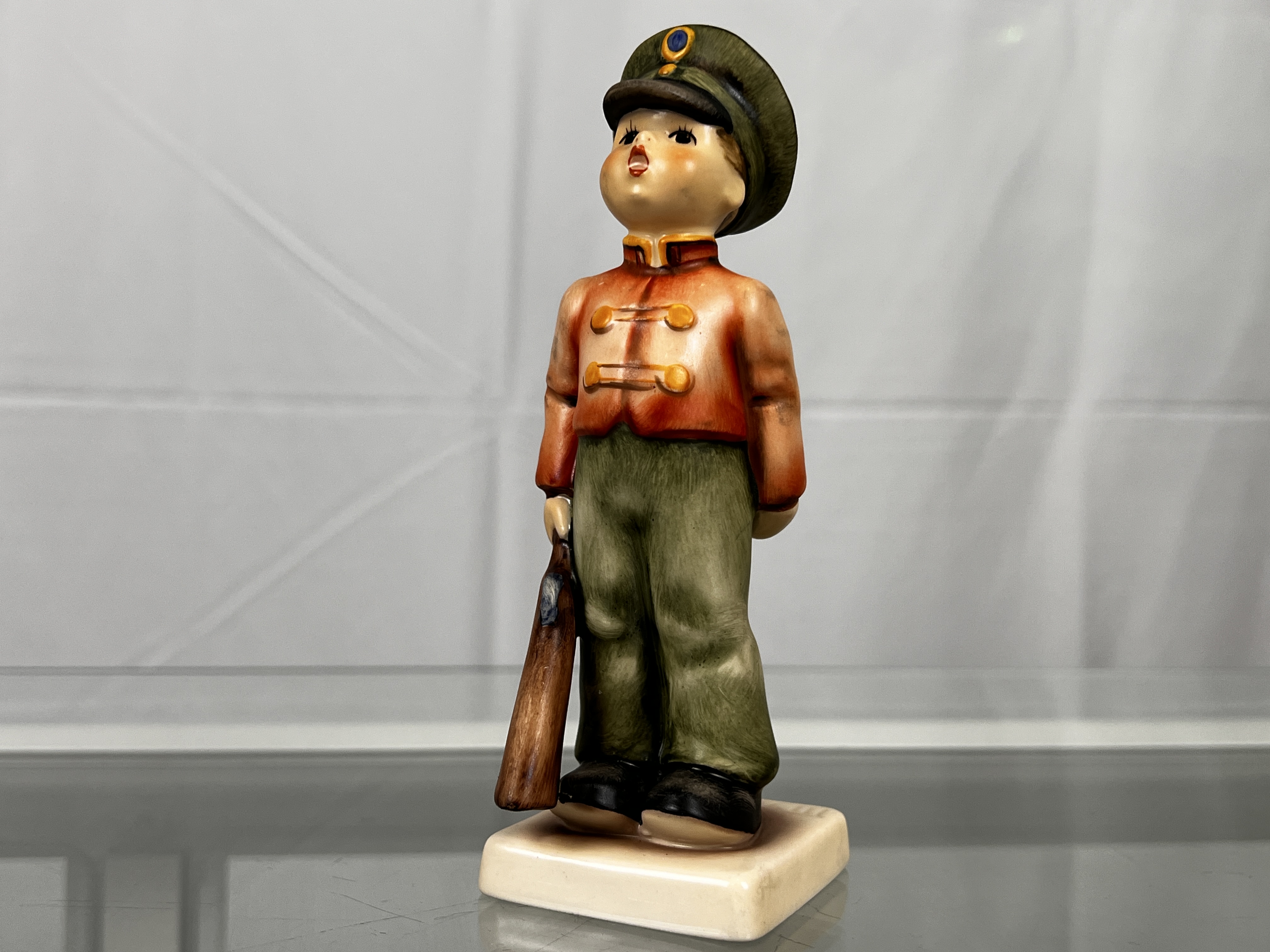  M.I. Hummel Figur 332 Stillgestanden 15 cm. 1 Wahl. Top Zustand.