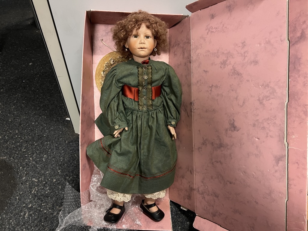 Künstlerpuppe Porzellan Puppe 68 cm. Top Zustand 