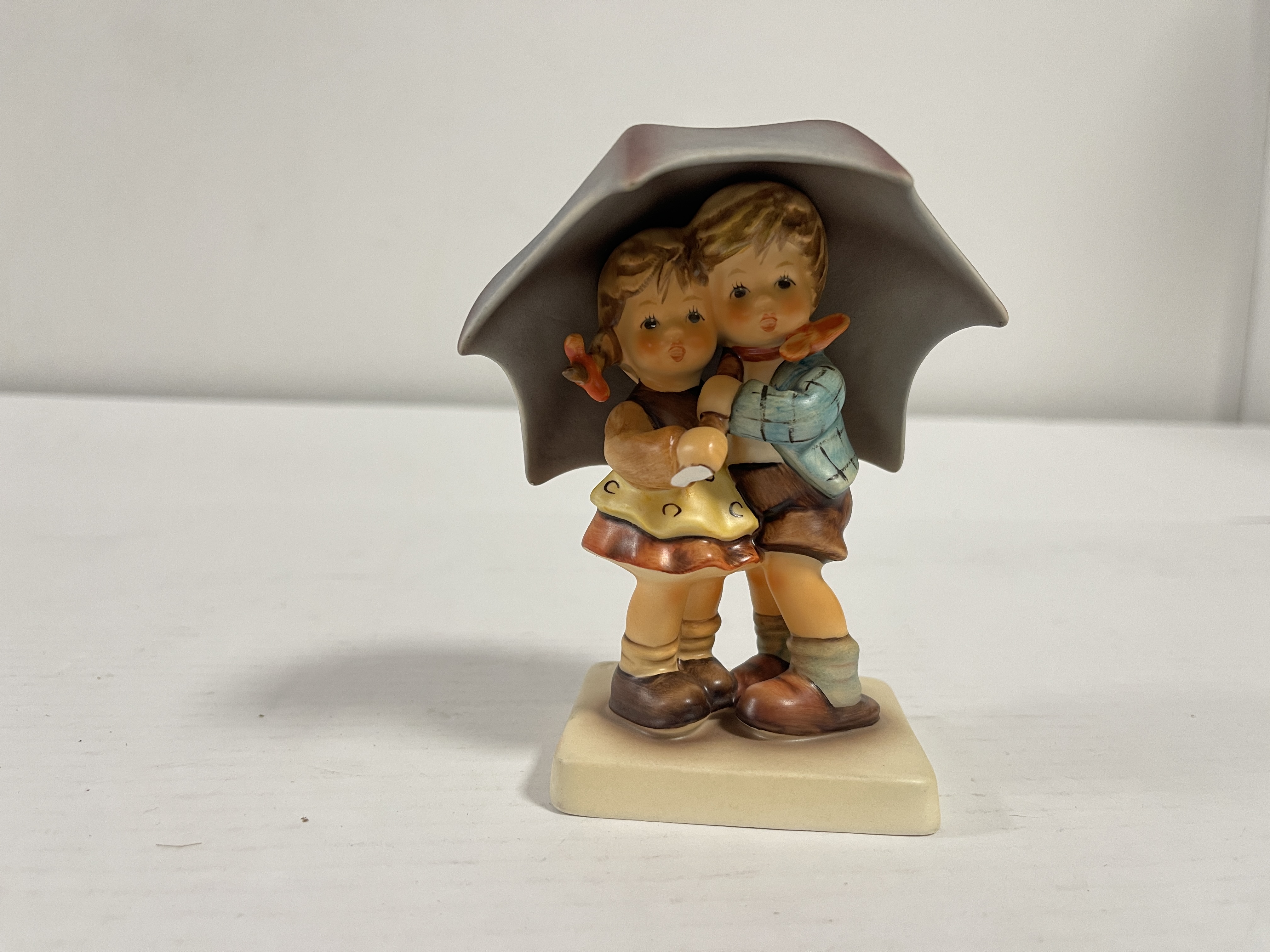Hummel Figur 634 2/0 Sauwetter 11,5 cm. 1 Wahl - leicht defekt